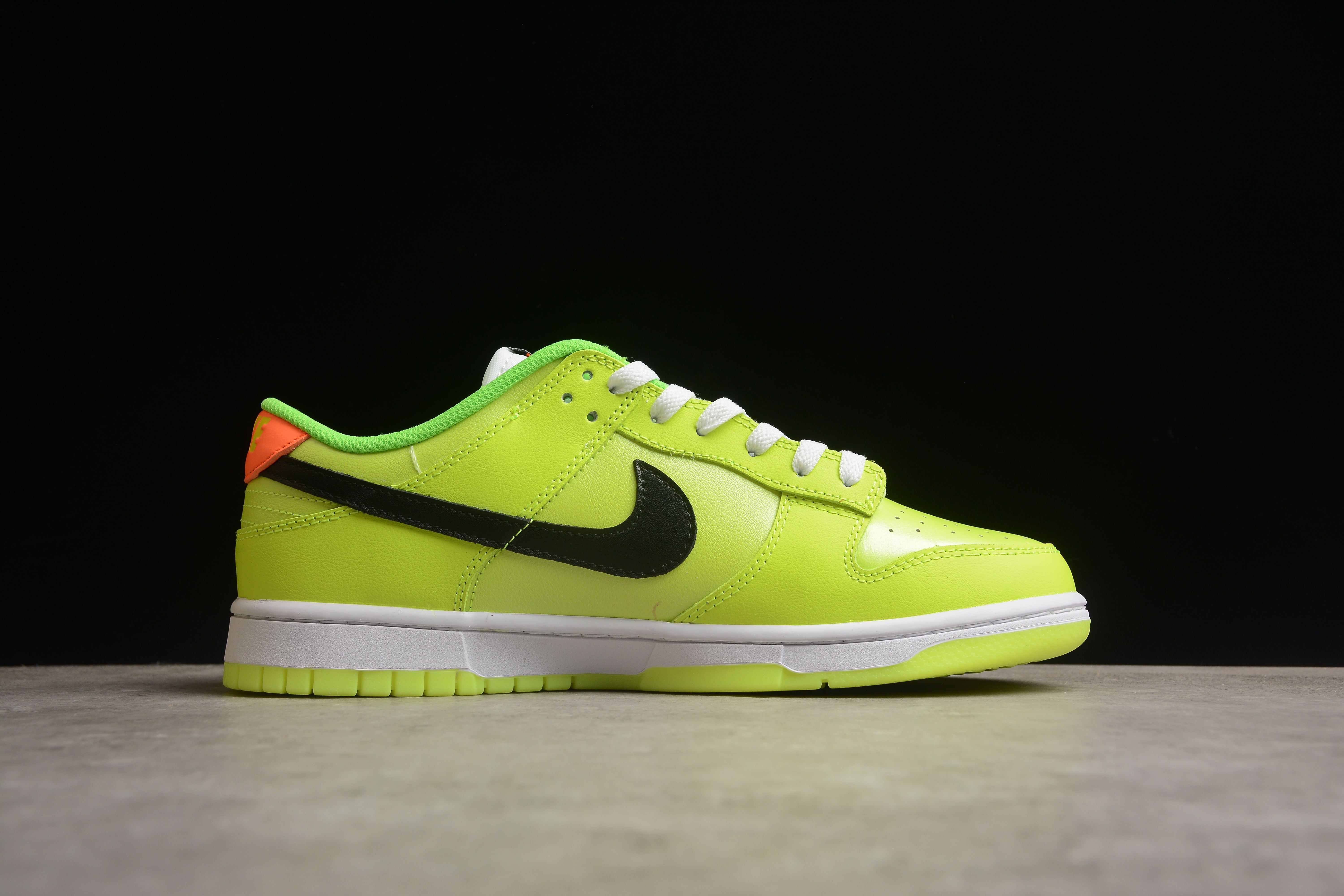 Nike SB dunk low chaussures néon