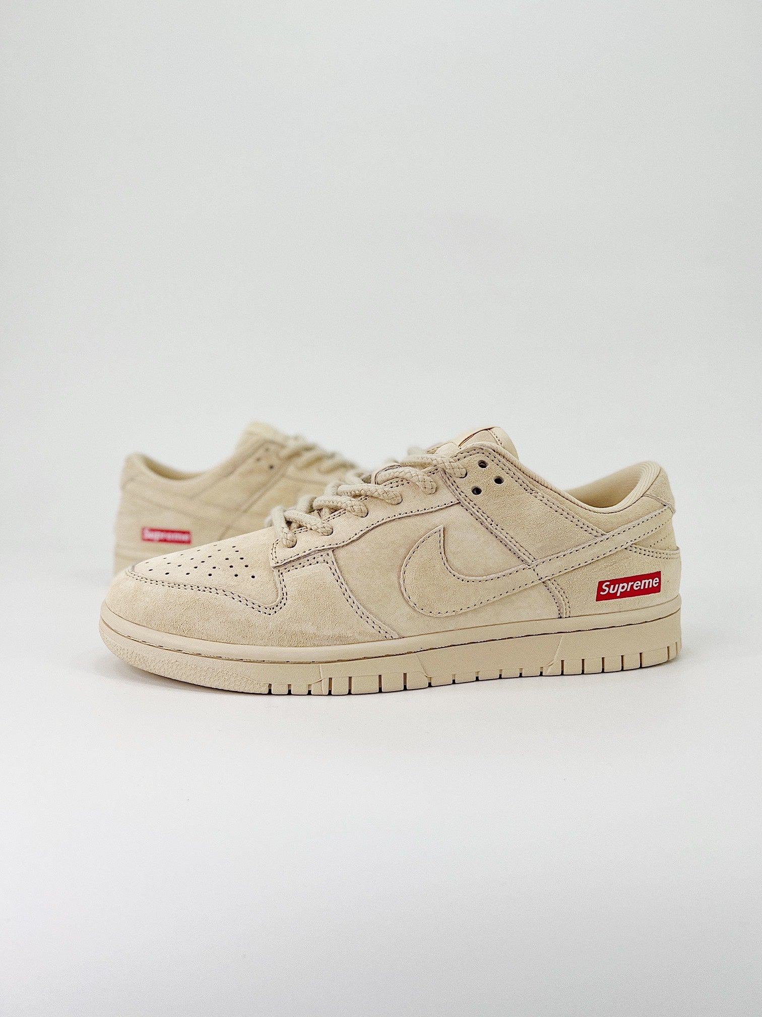 NIKE DUNK LOW PRO SB & SUPREM
"BEIGE "