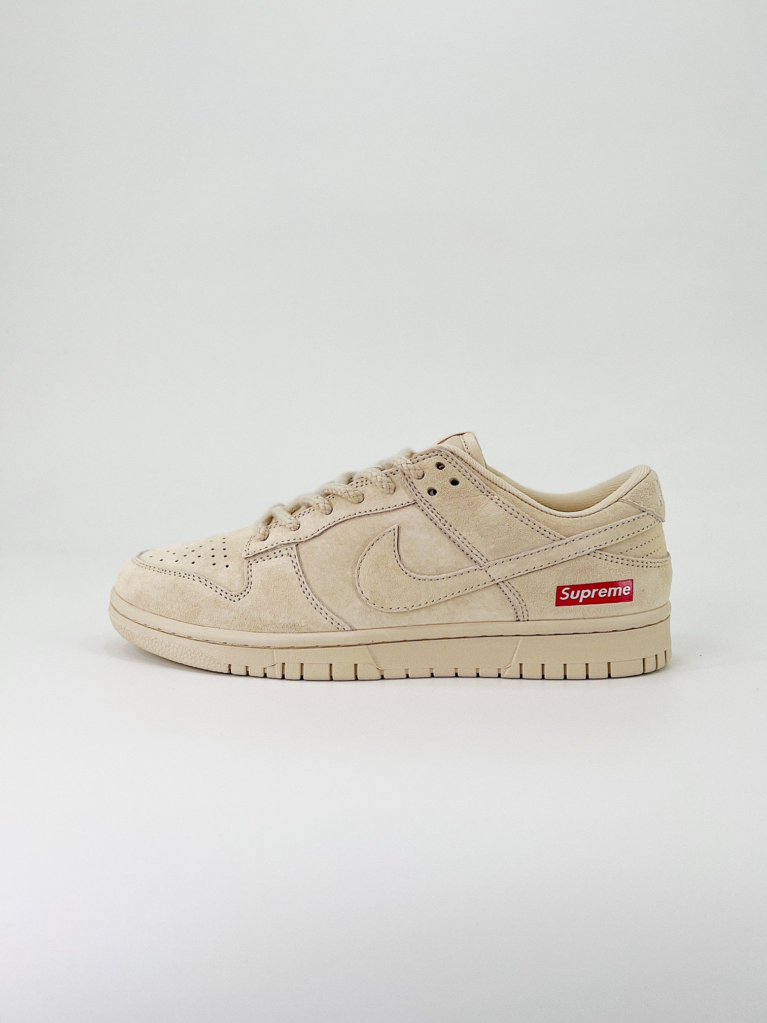 NIKE DUNK LOW PRO SB & SUPREM
"BEIGE "