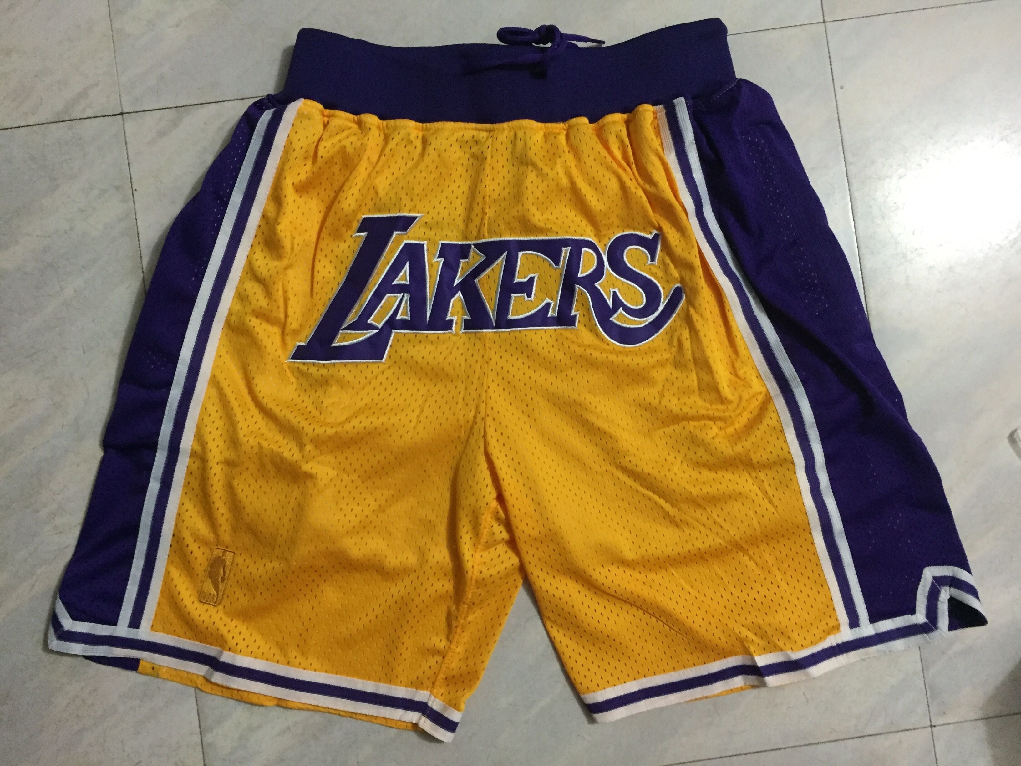 Short violet-jaune des Lakers