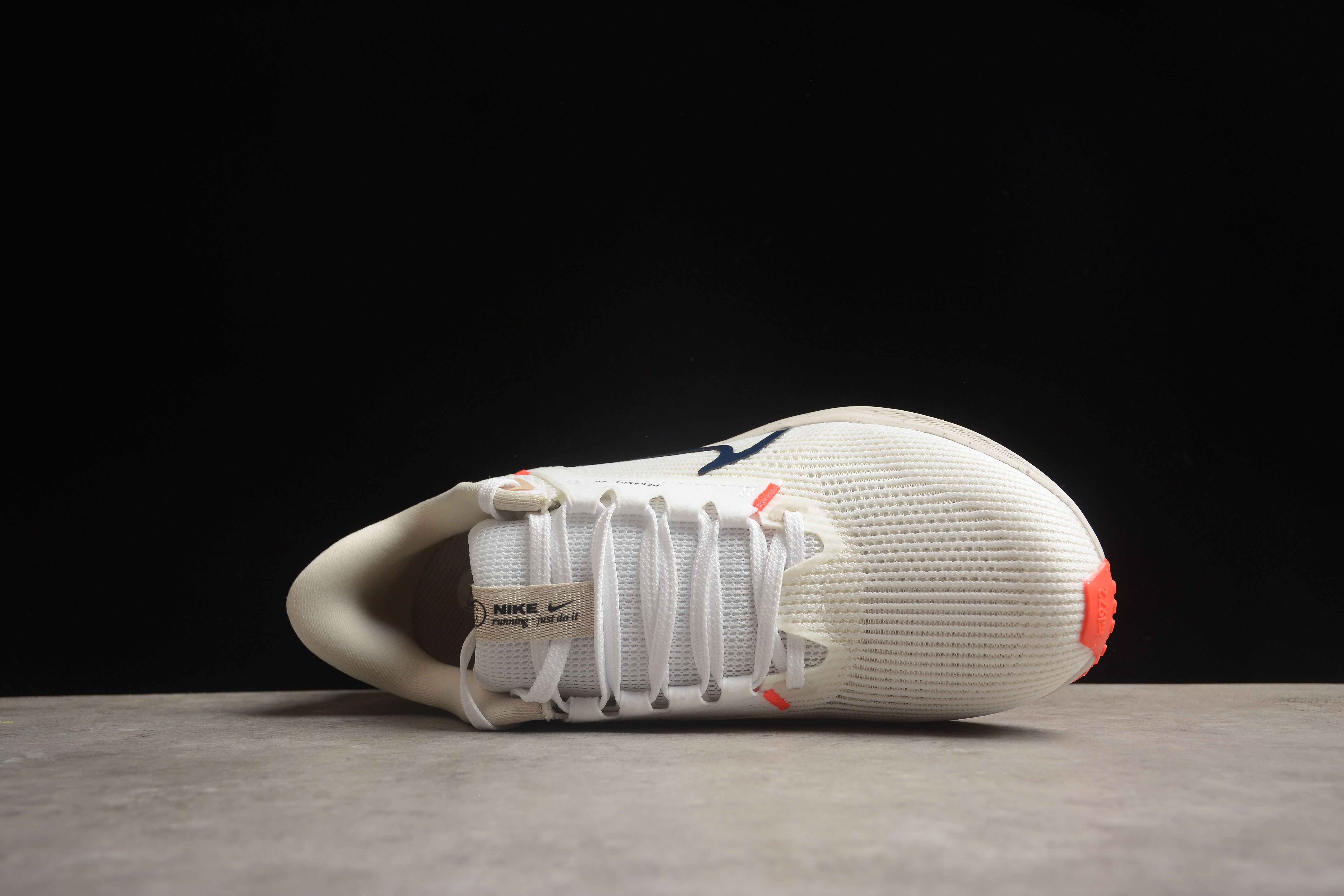 Air zoom pegasus 40 blanc cassé/ orange