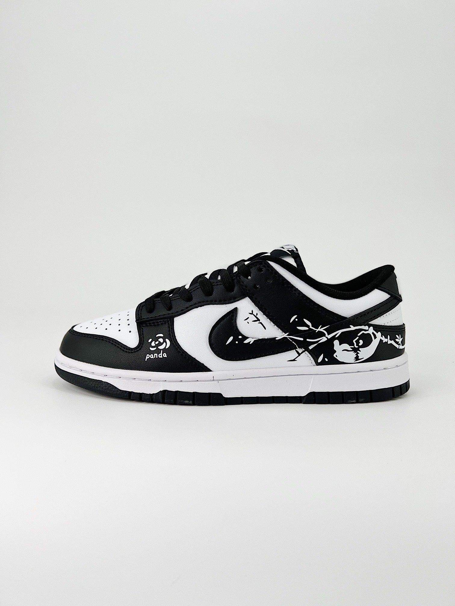 NIKE DUNK LOW RETRO SB 
" Black White   "