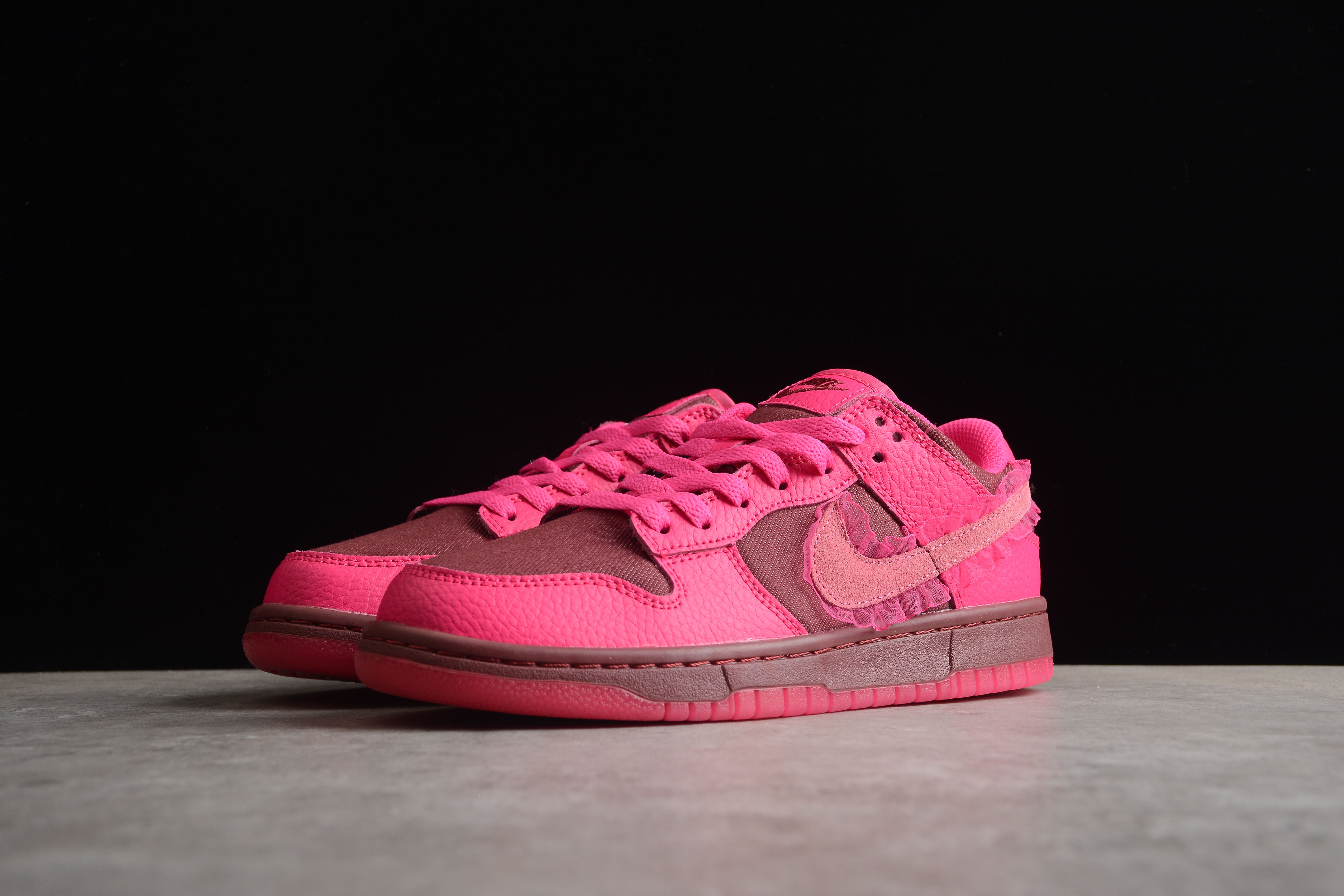 Nike SB dunk low valentines shoes