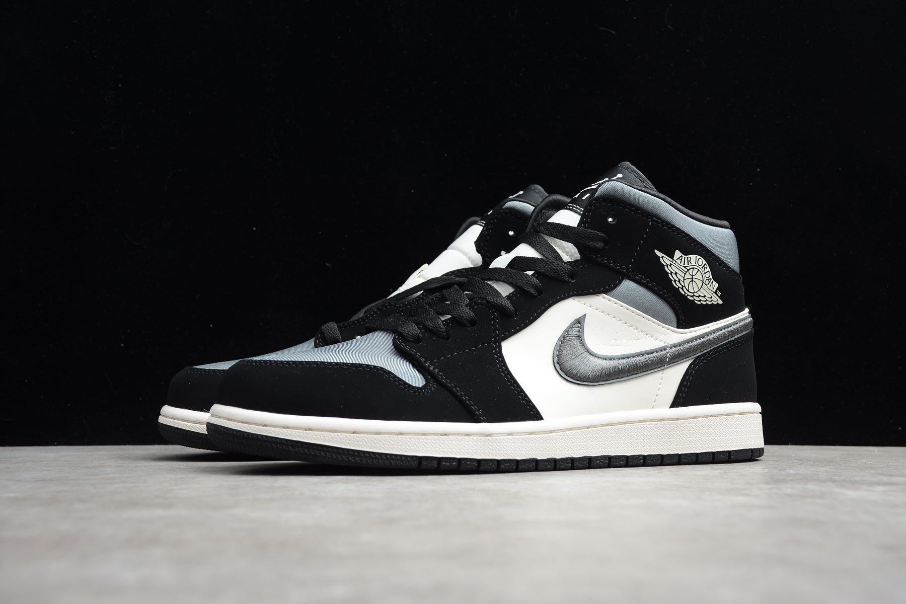 Air jordan mid black