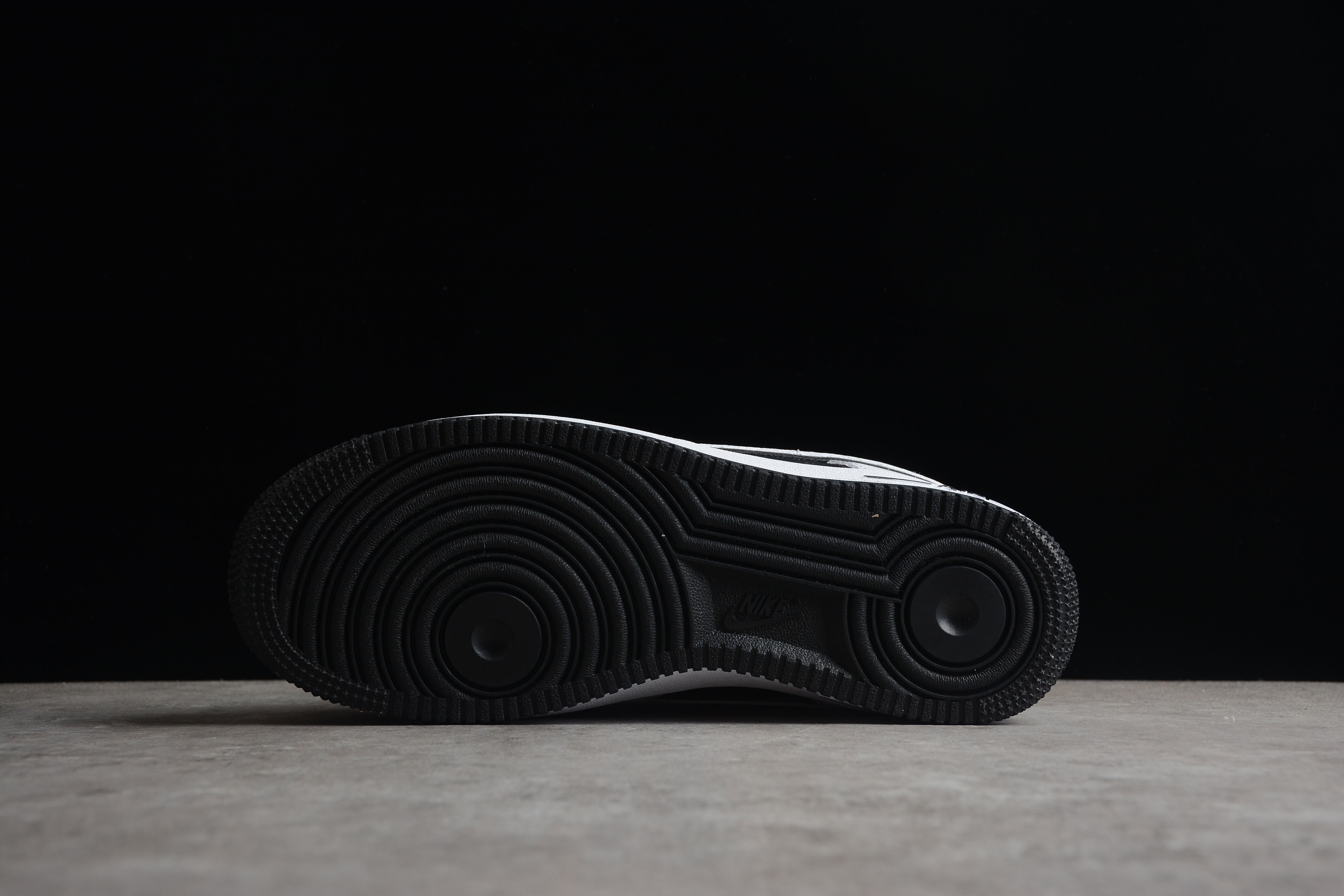 Chaussures Nike Air Force A1 N&amp;B