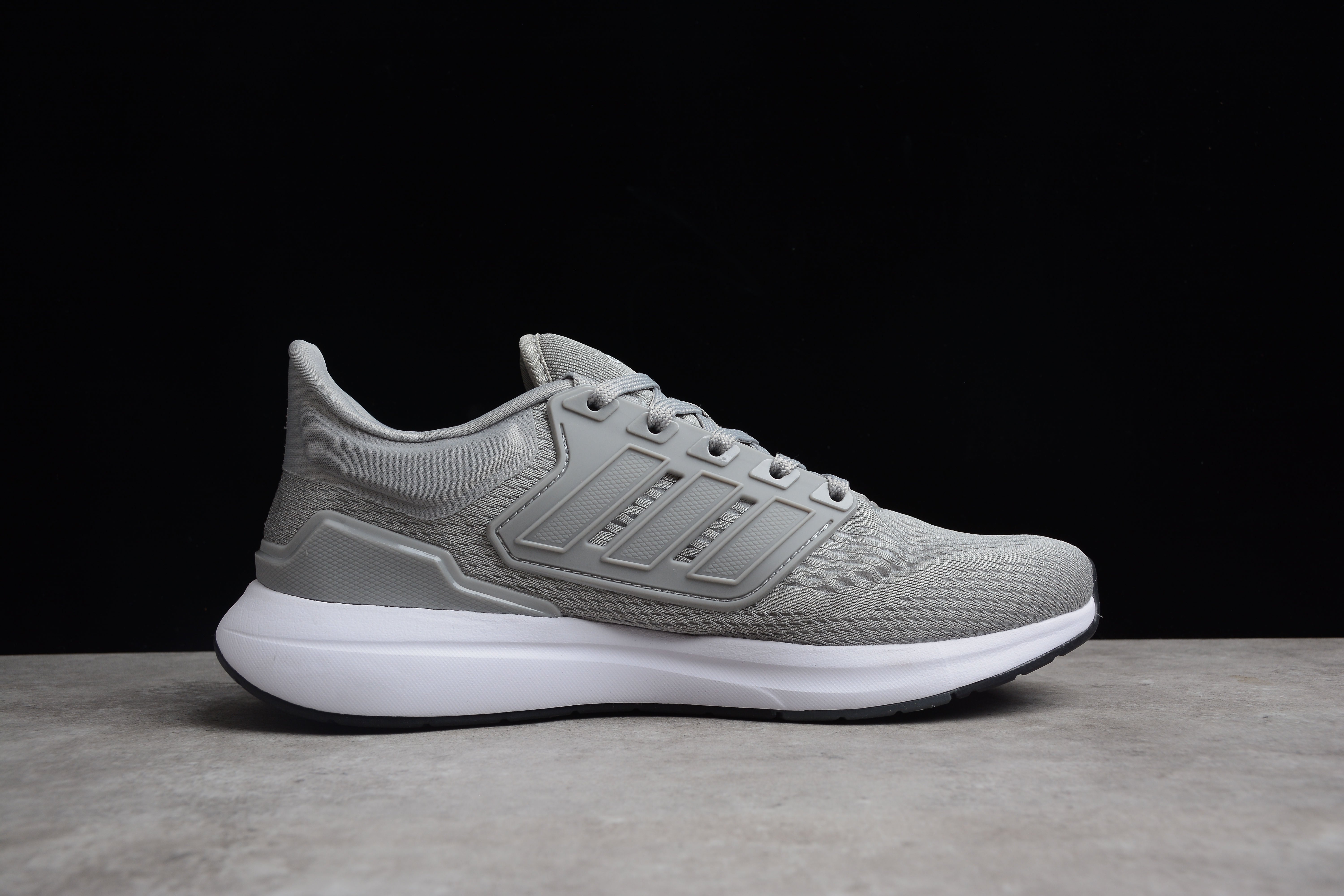 Adidas EQ21 RUN grey