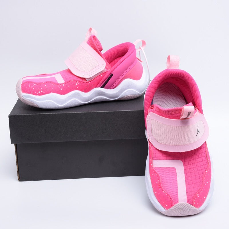 Chaussures Jordan requin rose
