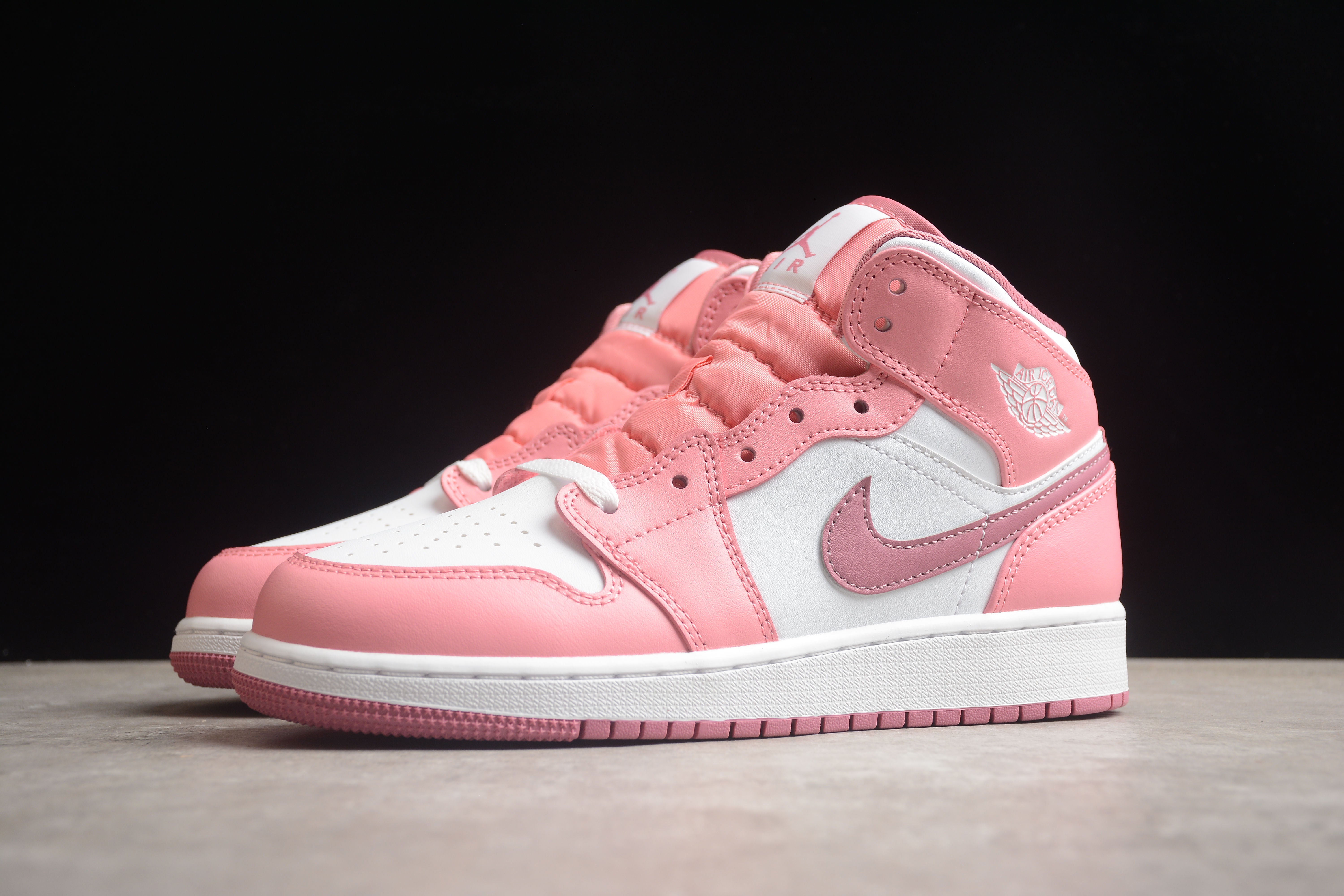 Air jordan mid pink