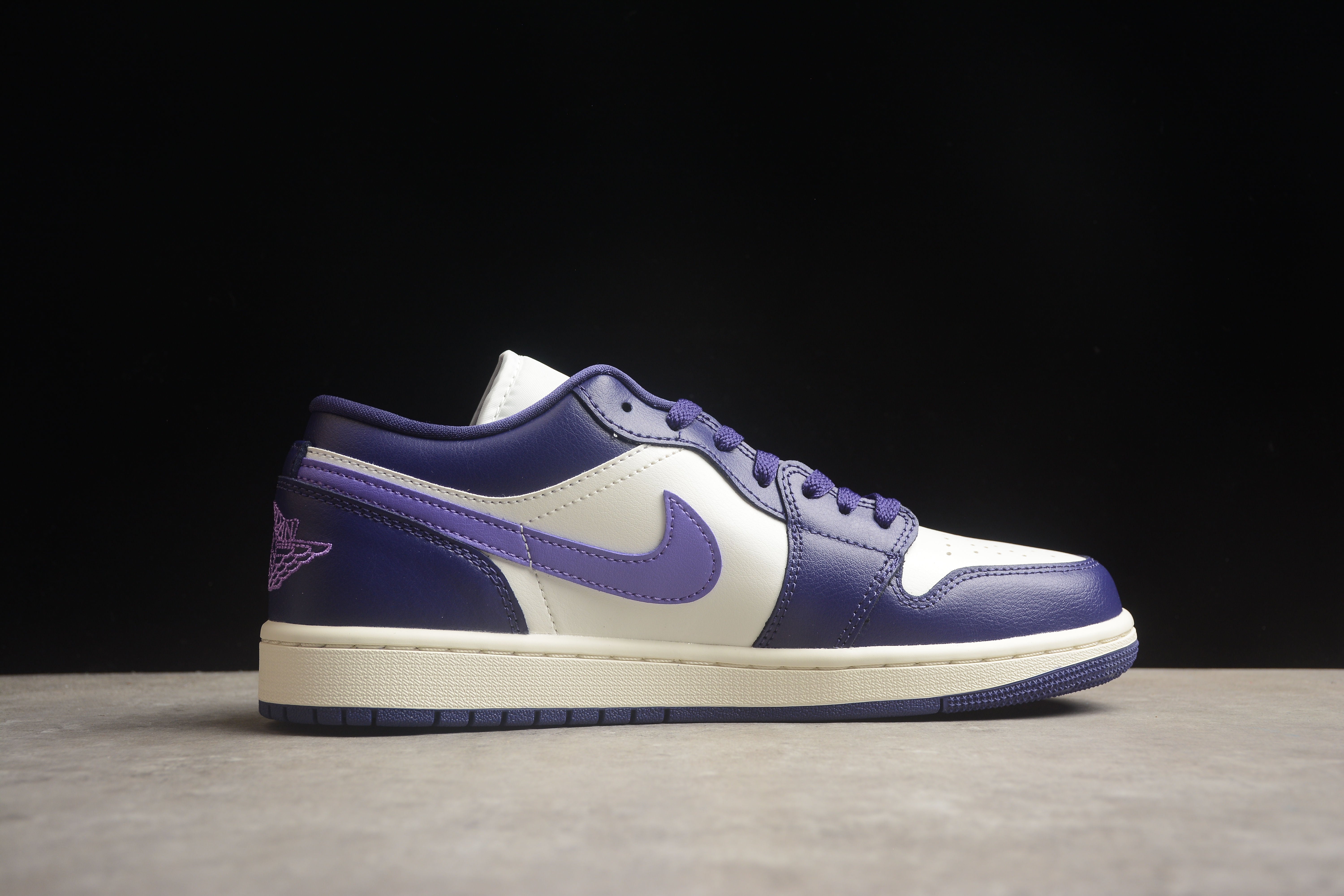 Air jordan low 1 purple