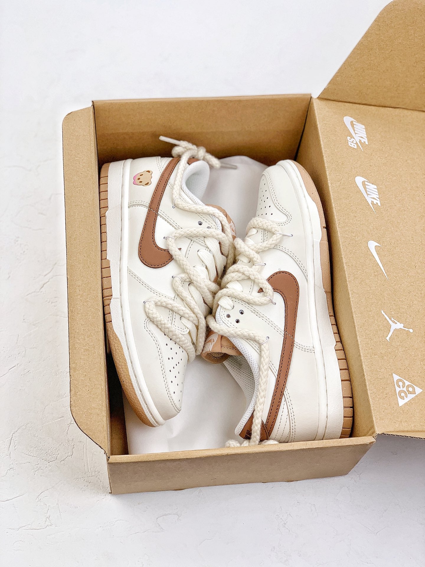 NIKE DUNK SB LOW "beige "