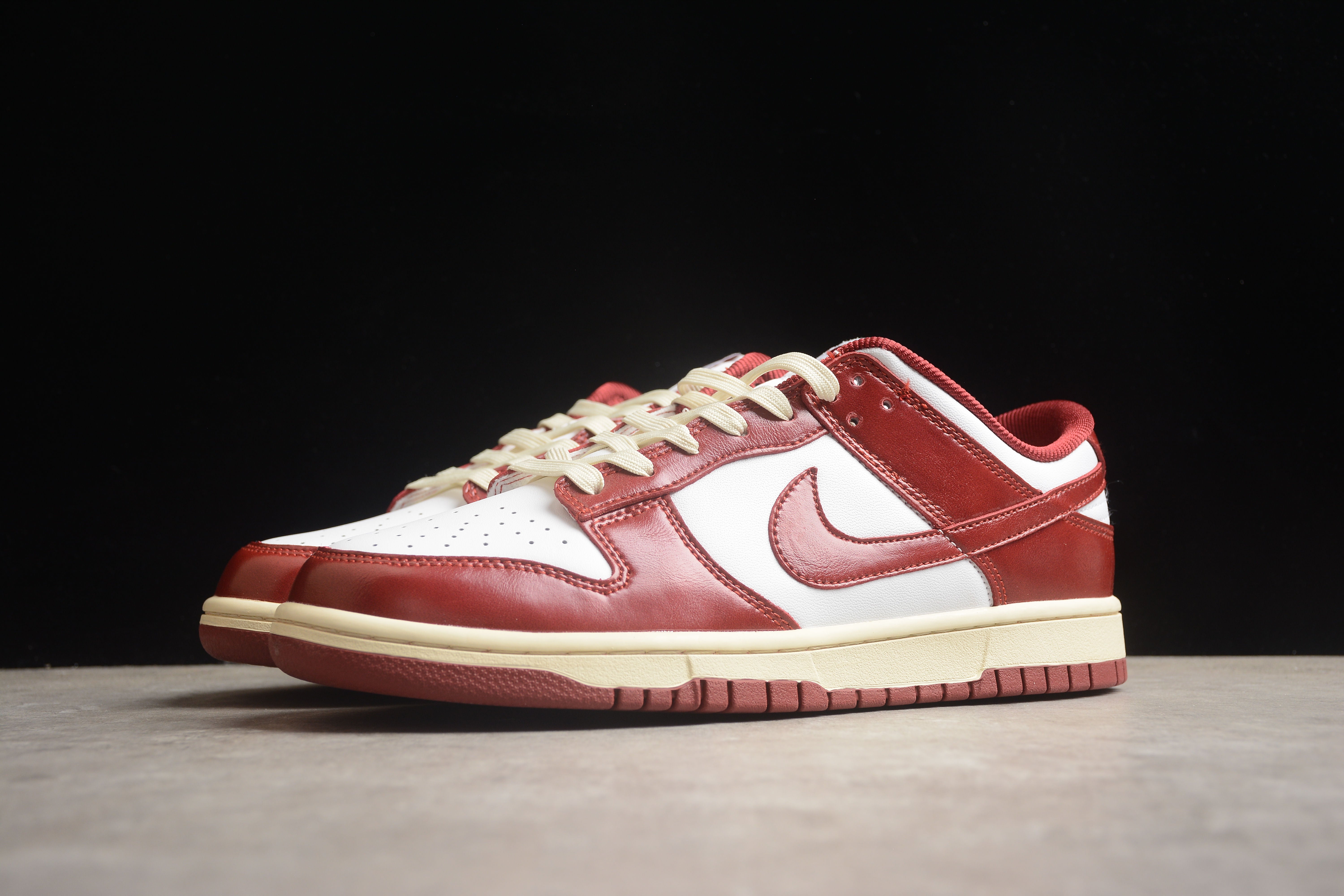 Nike SB dunk low team red shoes