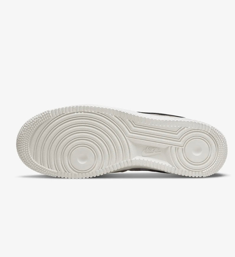 Chaussures Nike Air Force A1 beiges