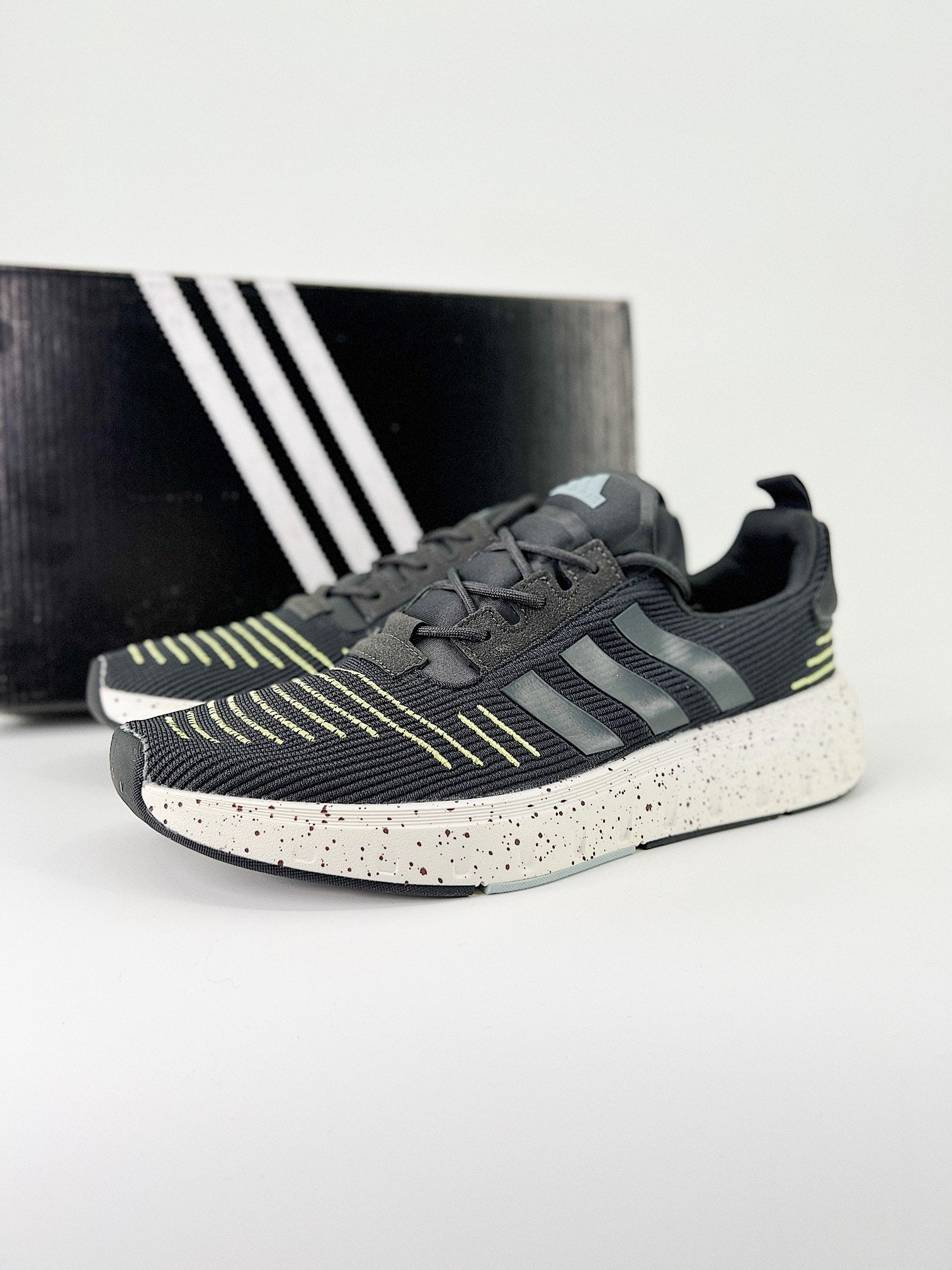 Adidas RUN swift X black/yellow