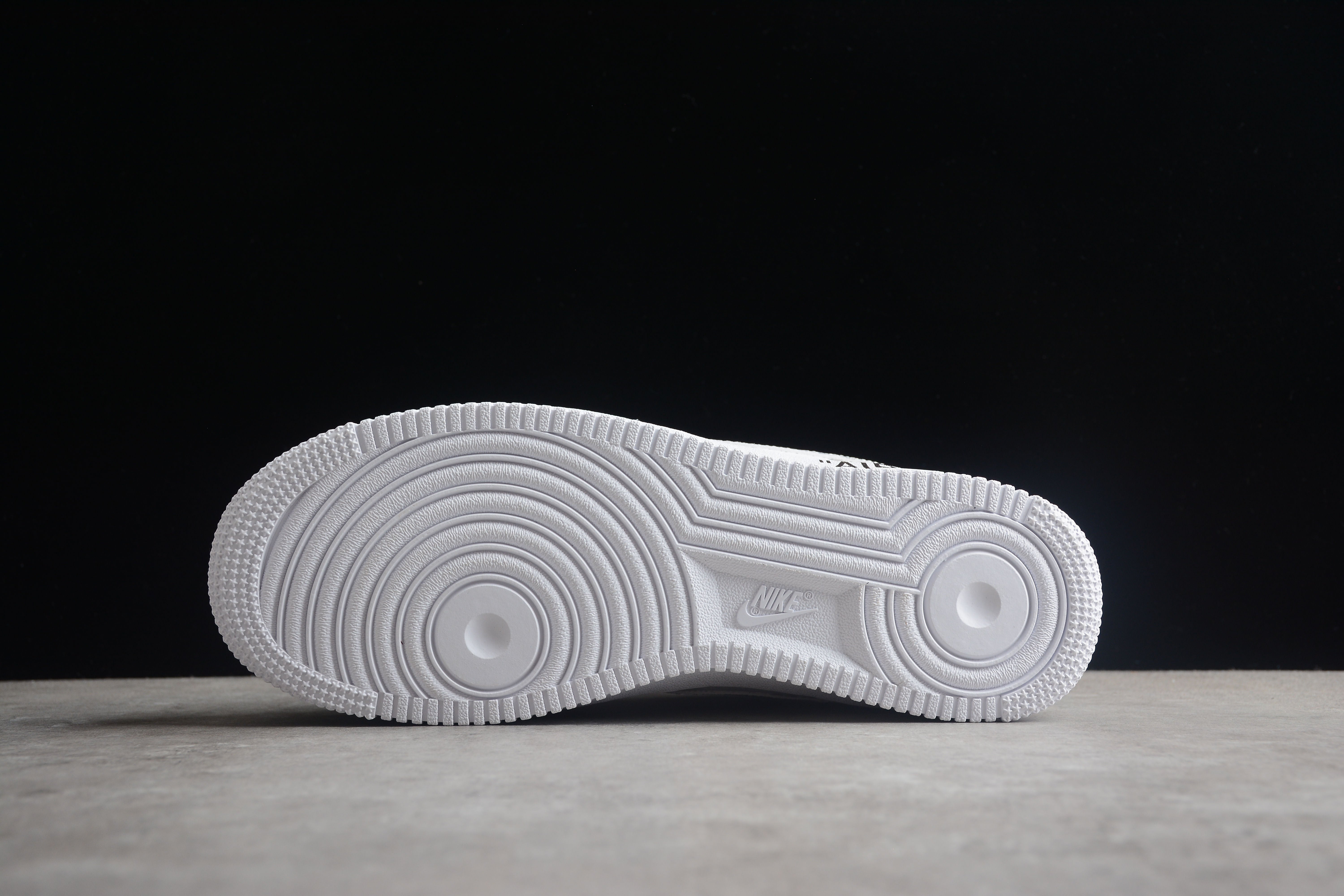 Nike airforce A1 gris LV chaussures