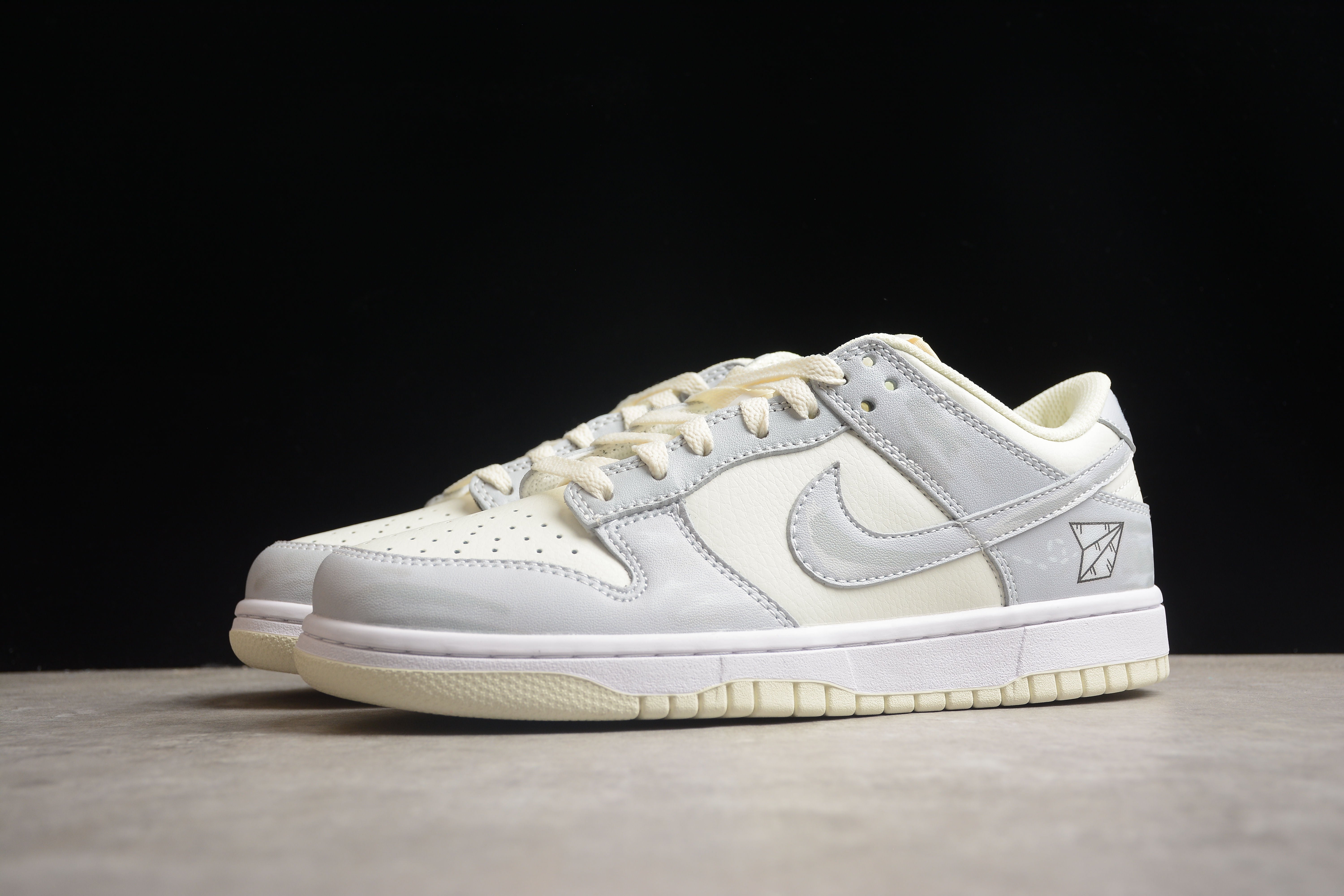 Nike SB dunk low grey and white paper shoes