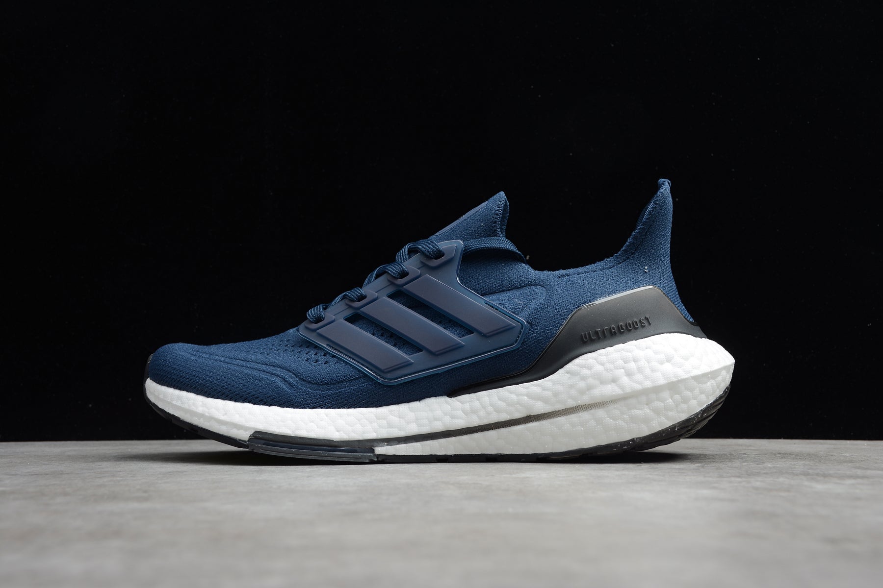 Chaussures Adidas ultraboost bleu marine