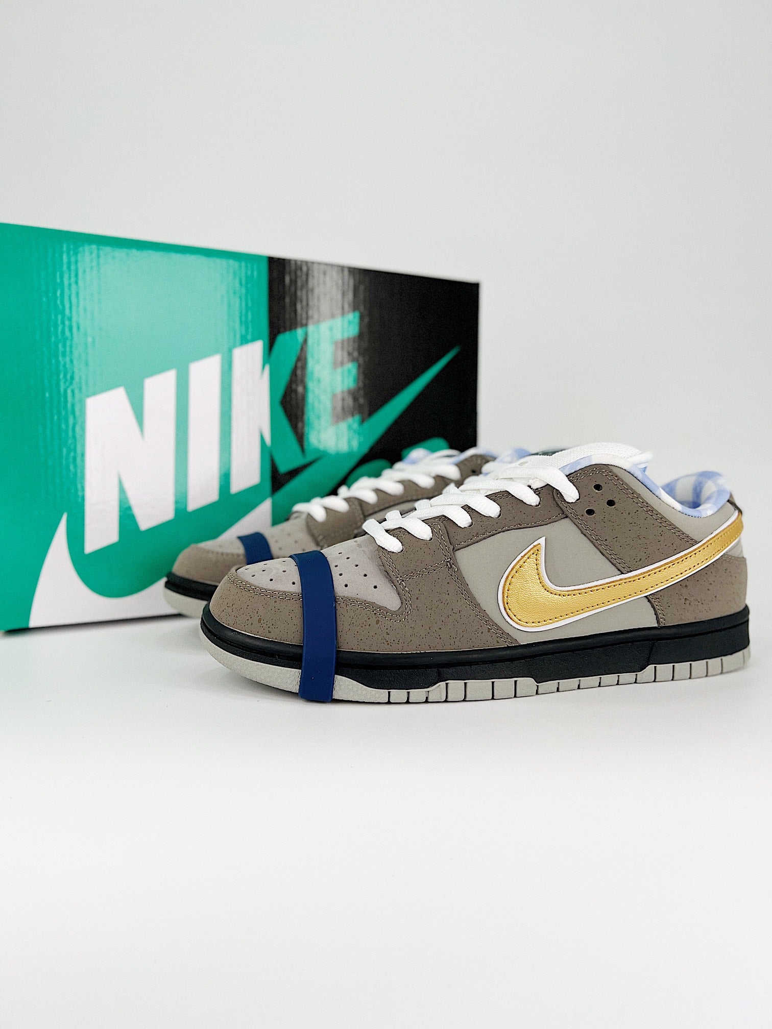 Nike SB Dunk Low brown band