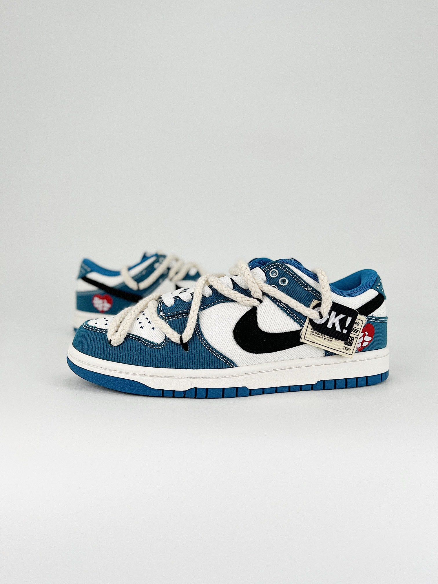 Nike SB Dunk Low oh heart