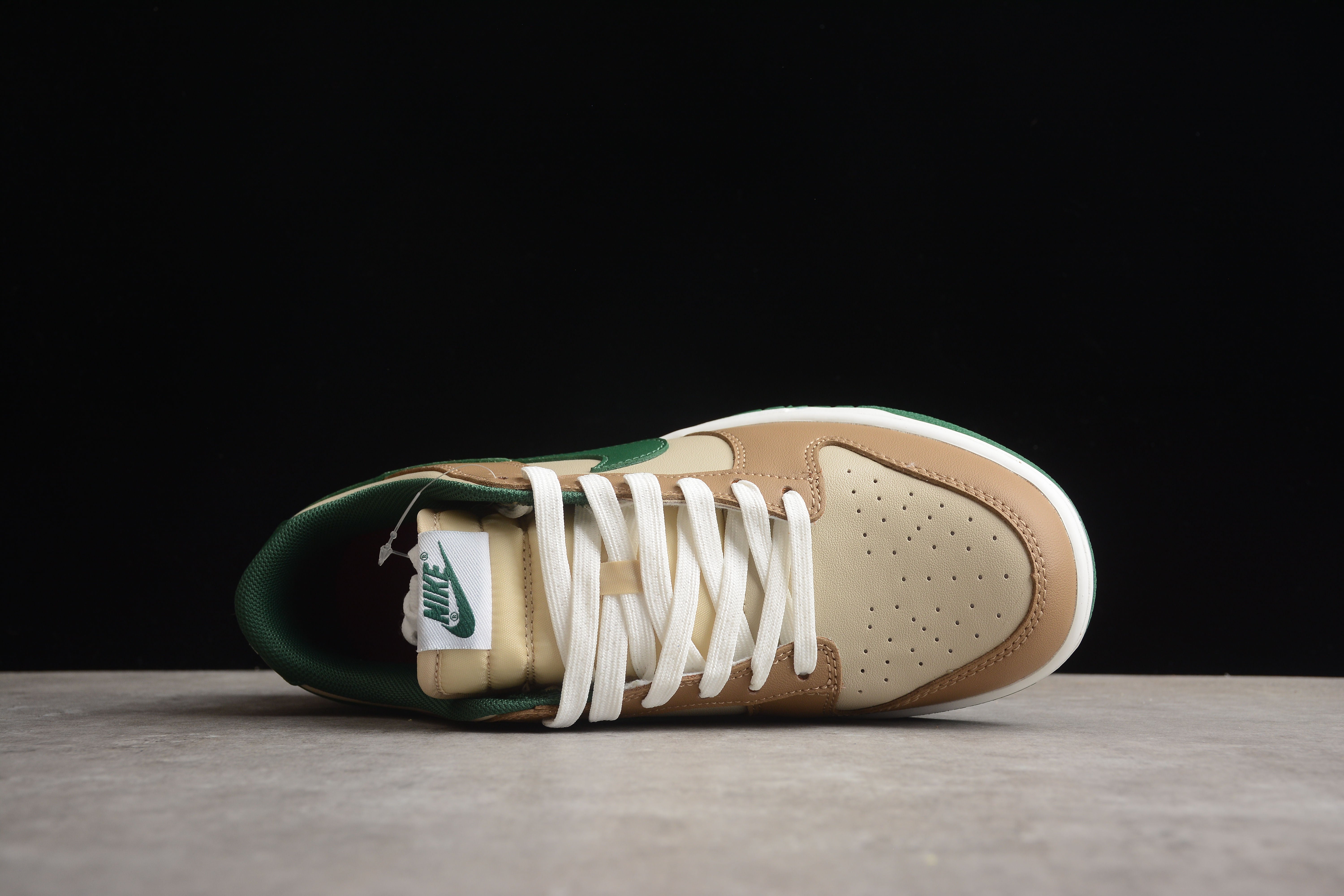 Nike SB dunk low beige/green shoes