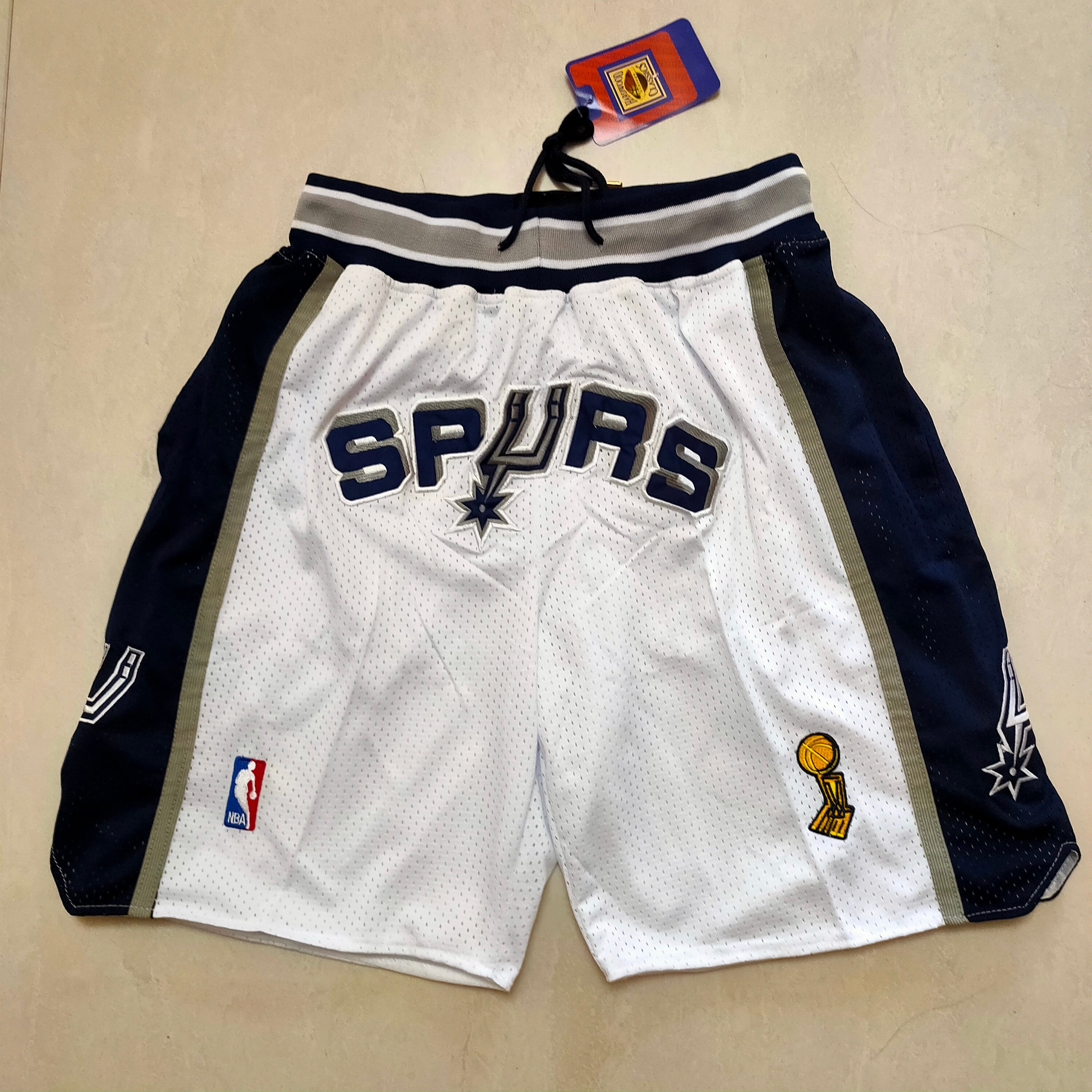 Short noir et blanc des Spurs