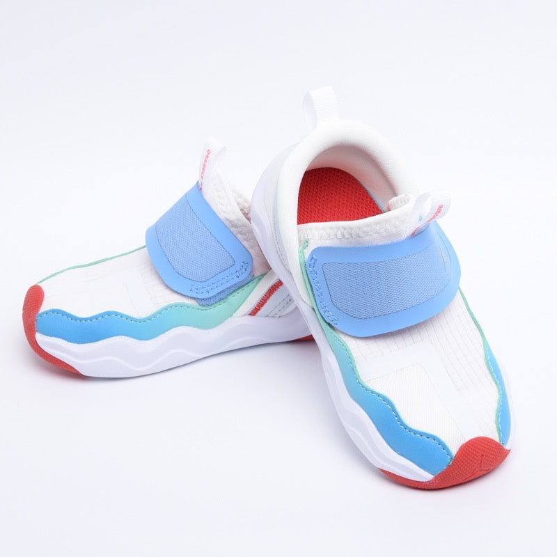 Chaussures Jordan shark blanches et bleues