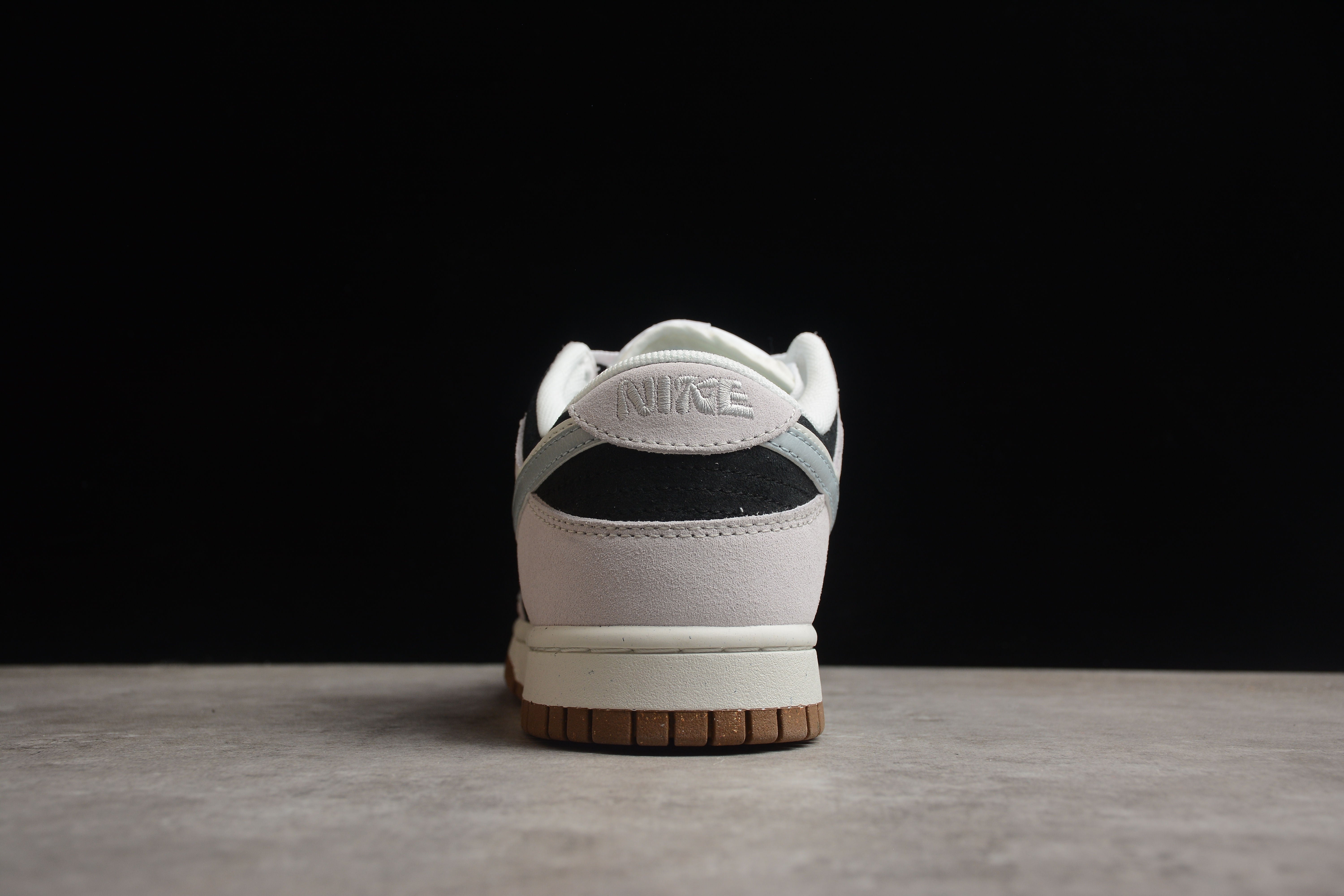 Nike SB dunk low classic retro shoes