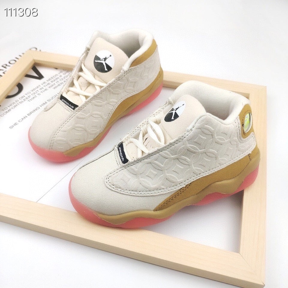 Chaussures Air Jordan 13 Retro BP blanches et roses