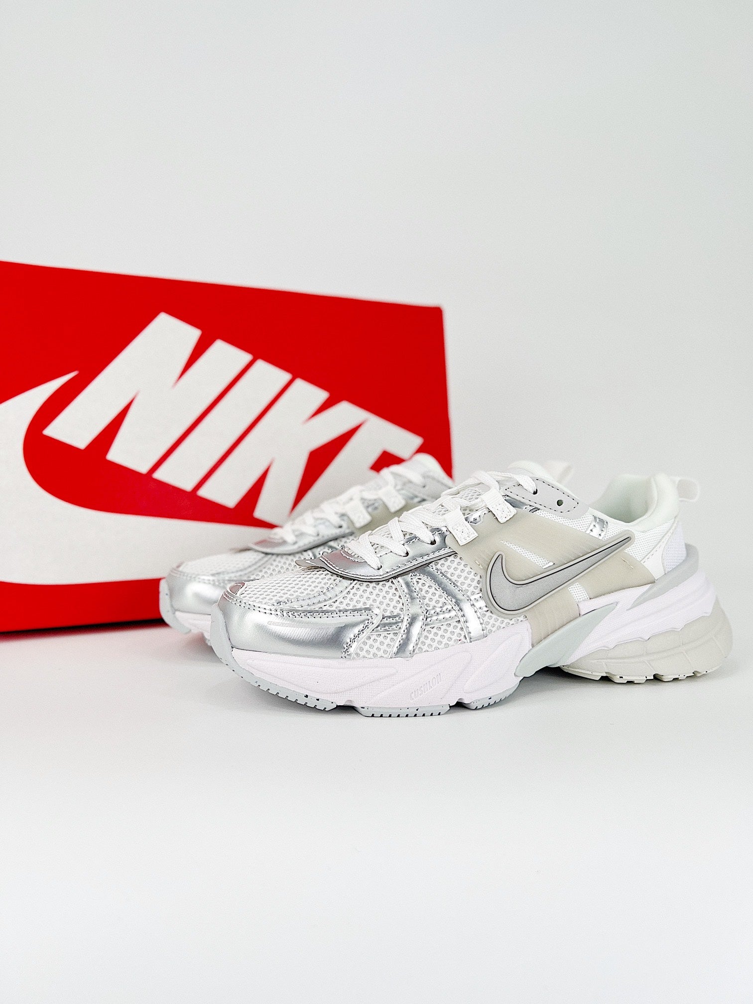 Nike V2k run silver
