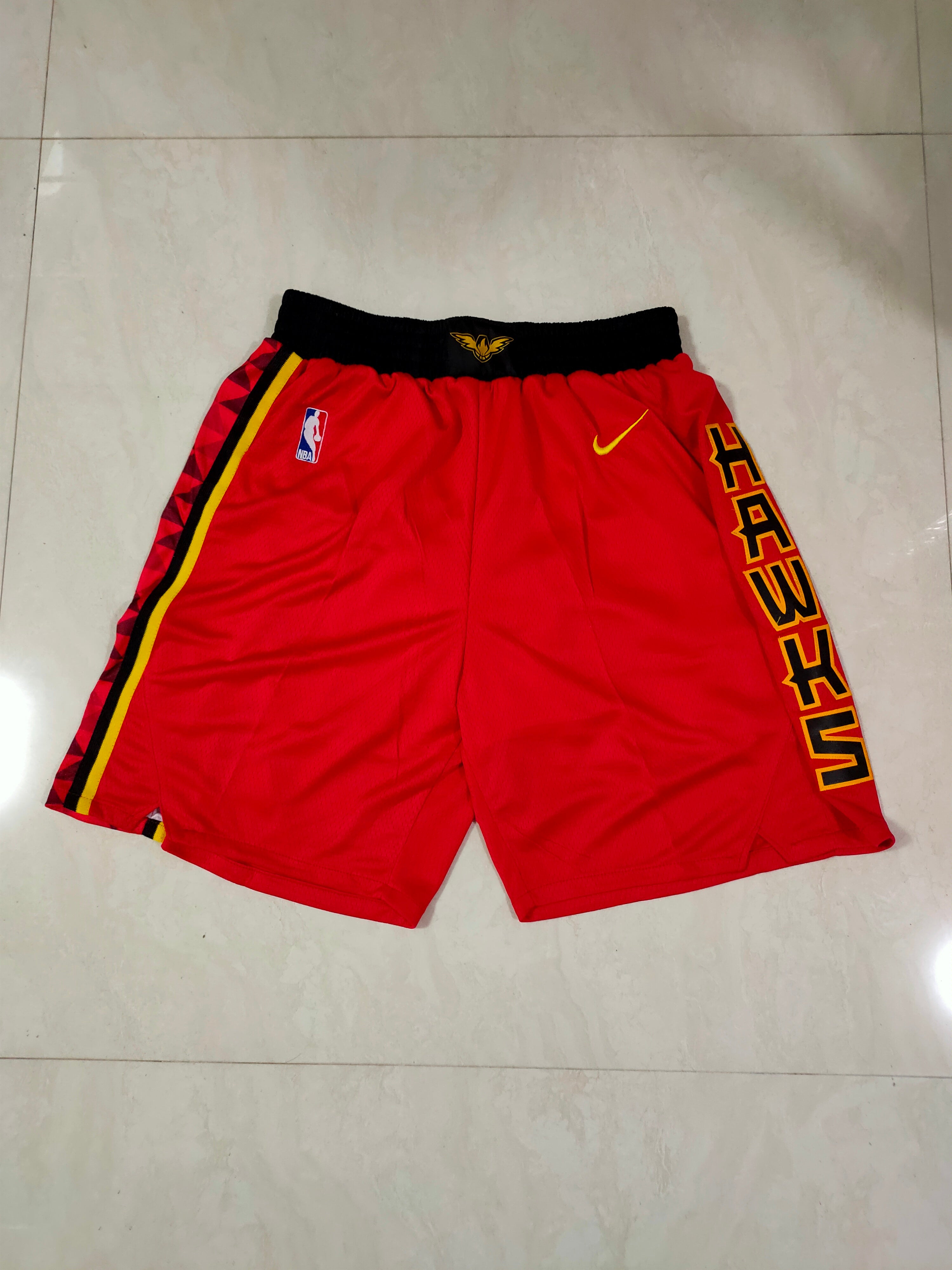 Atlanta hawks red shorts