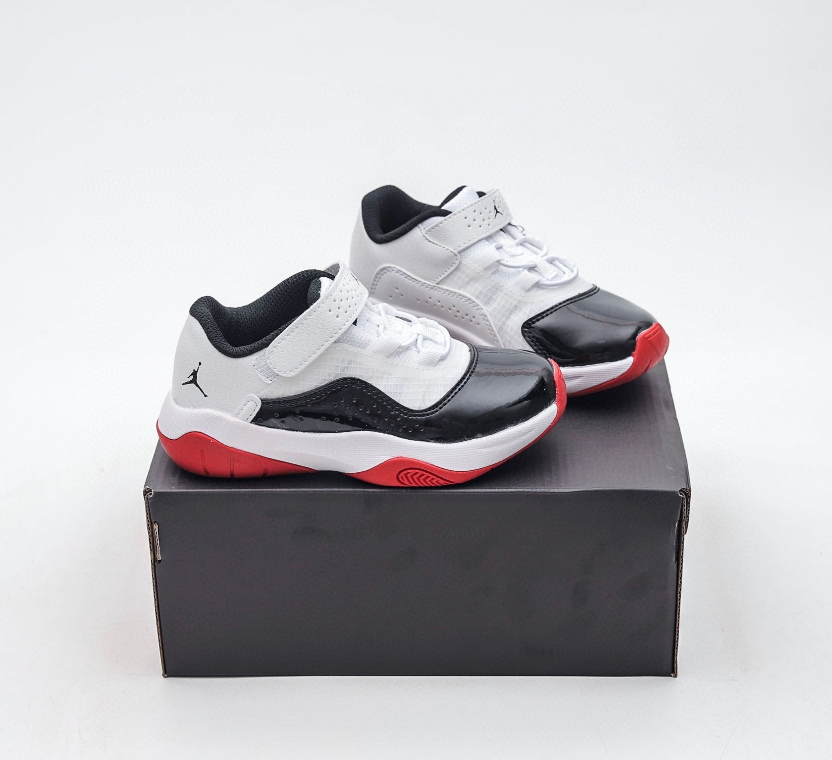 Nike air jordan retro low cut noir/blanc/rouge chaussures