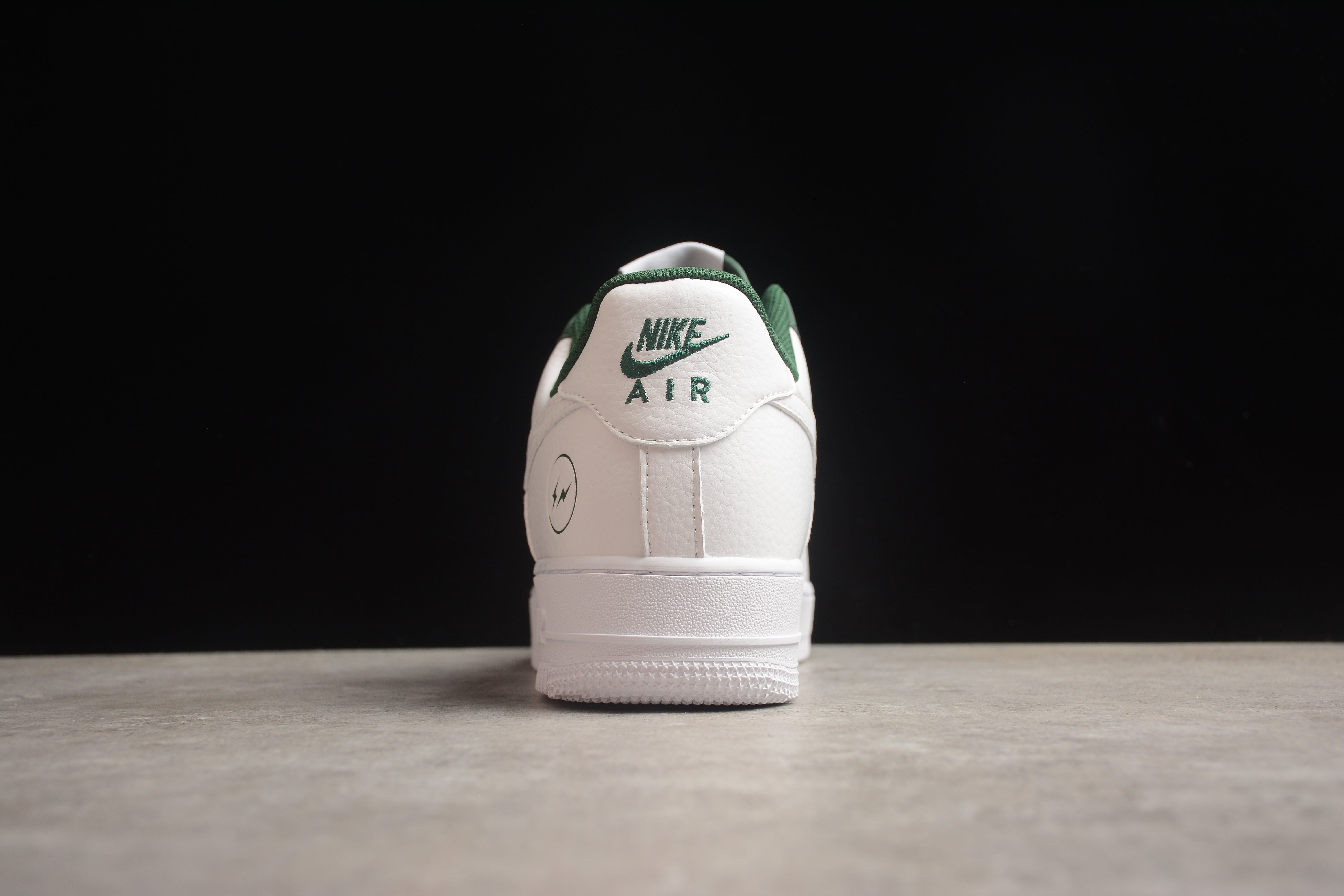 Nike airforce A1 blanc et vert olive chaussures