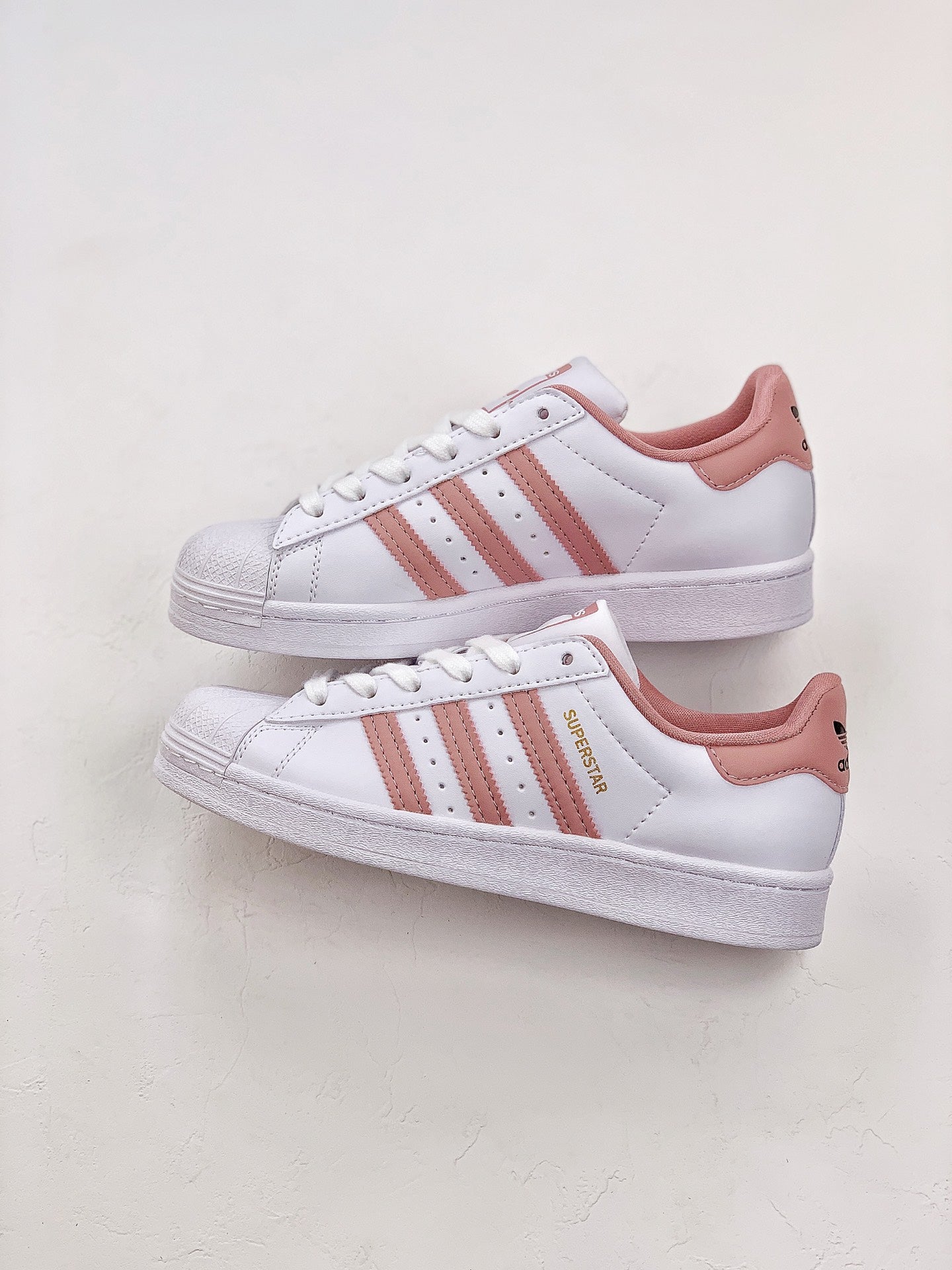Adidas superstar white pink