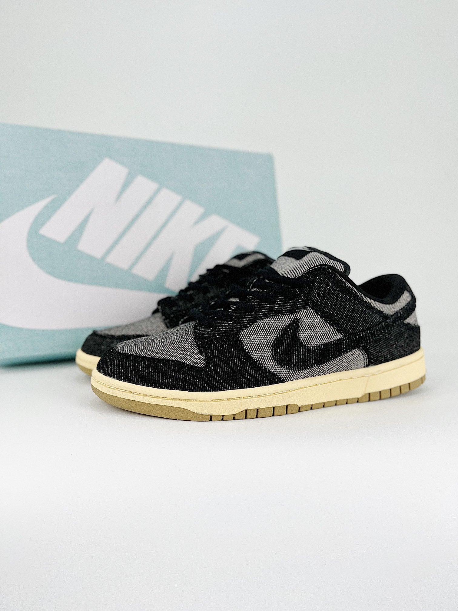 NIKE DUNK LOW PRO SB
"Medicom 2"