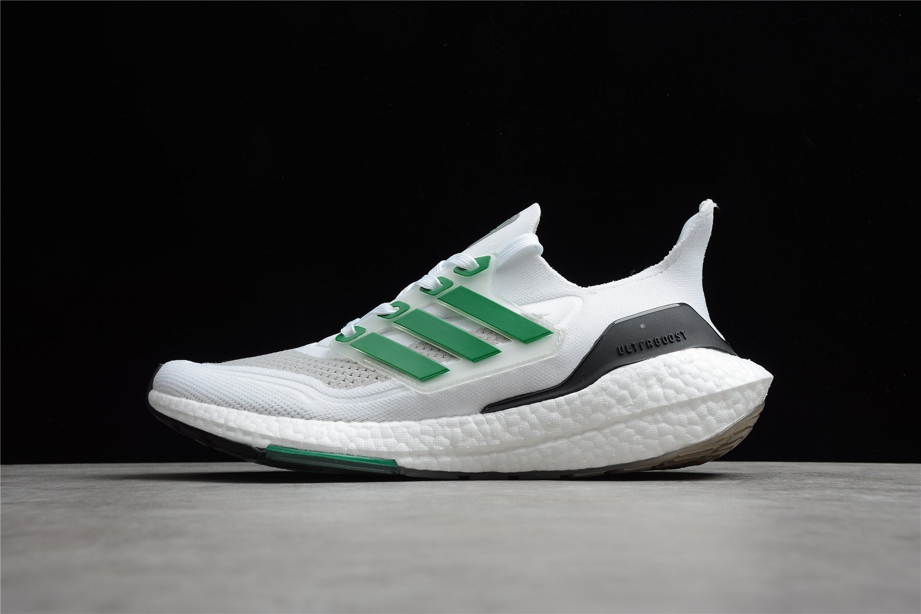 Chaussures Adidas ultraboost blanc vert