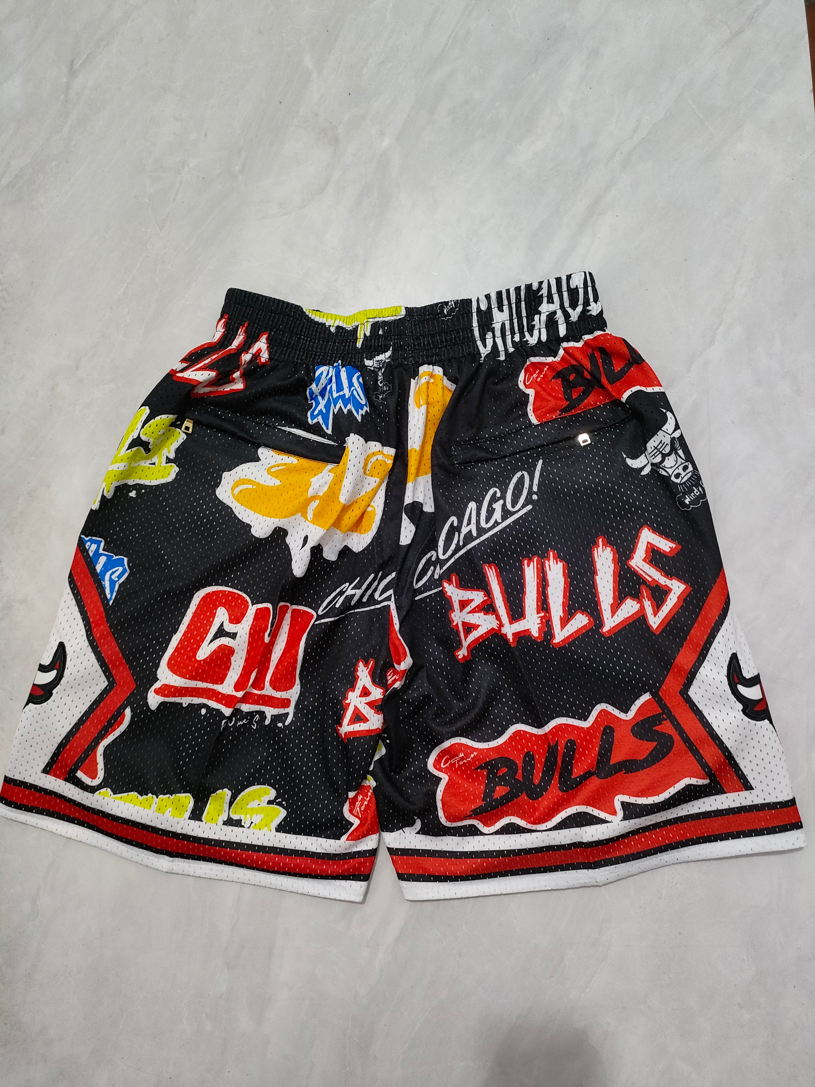 Bulls black graffiti pocket shorts