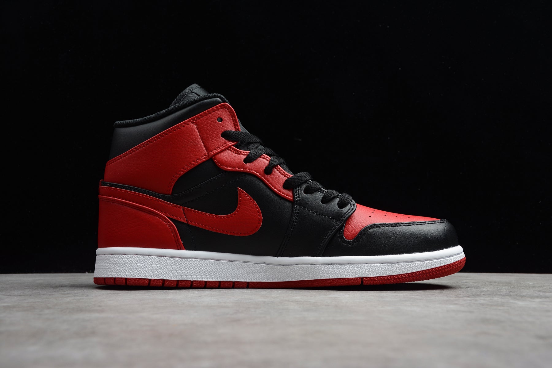 Air jordan mid bred