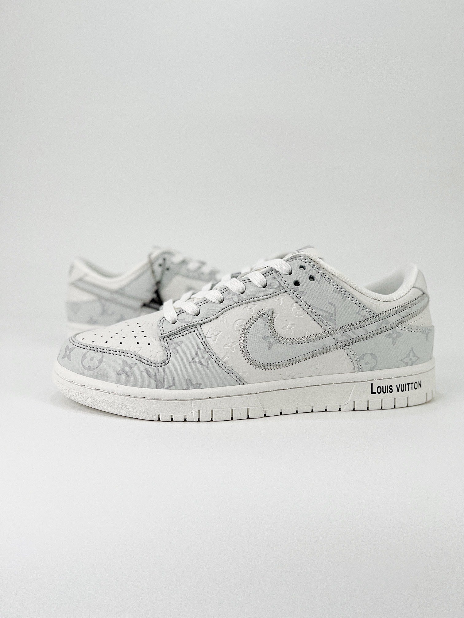 NIKE DUNK LOW RETRO SB & LV 
" White Gray    "