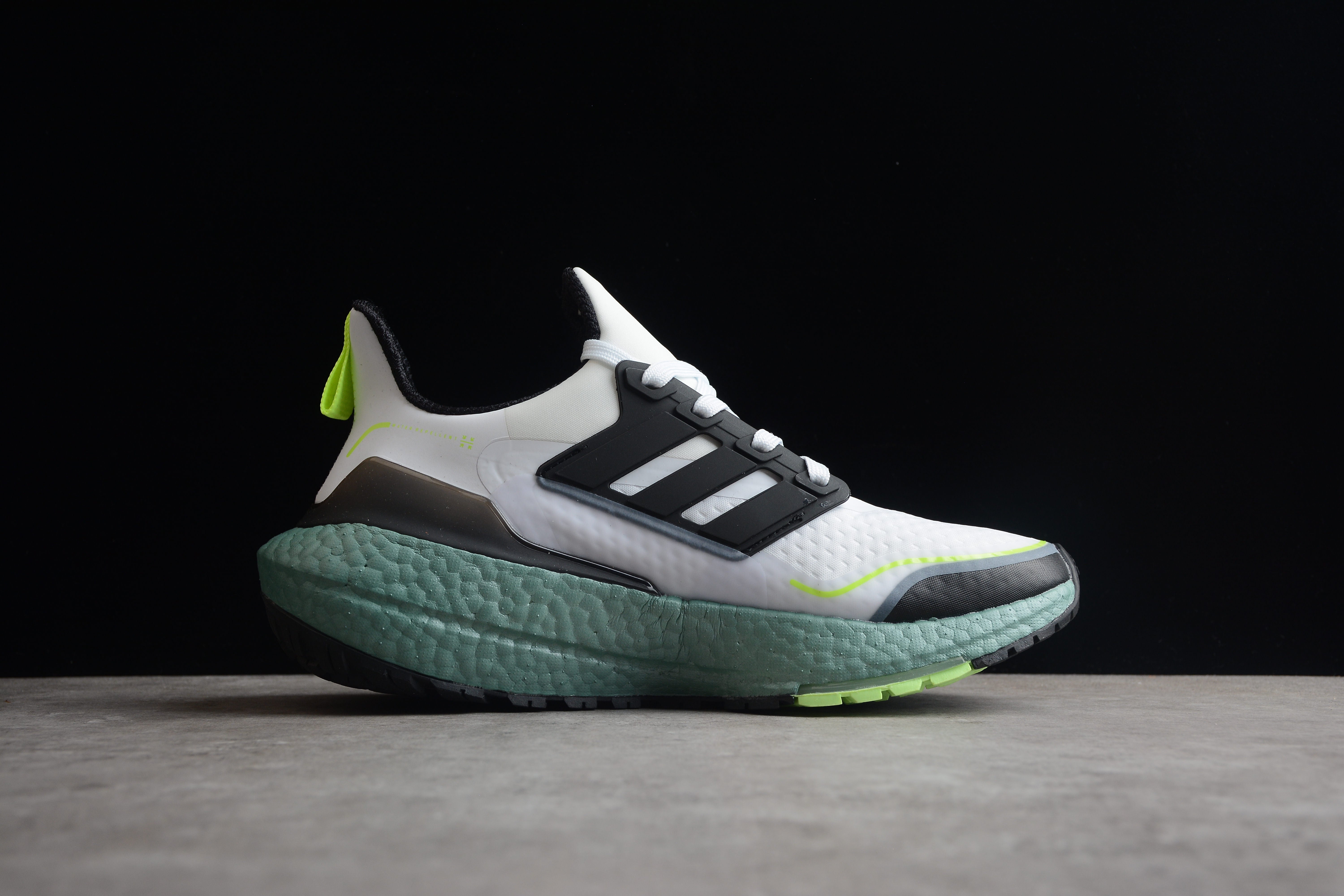 Chaussures de base Adidas ultraboost blanc-vert
