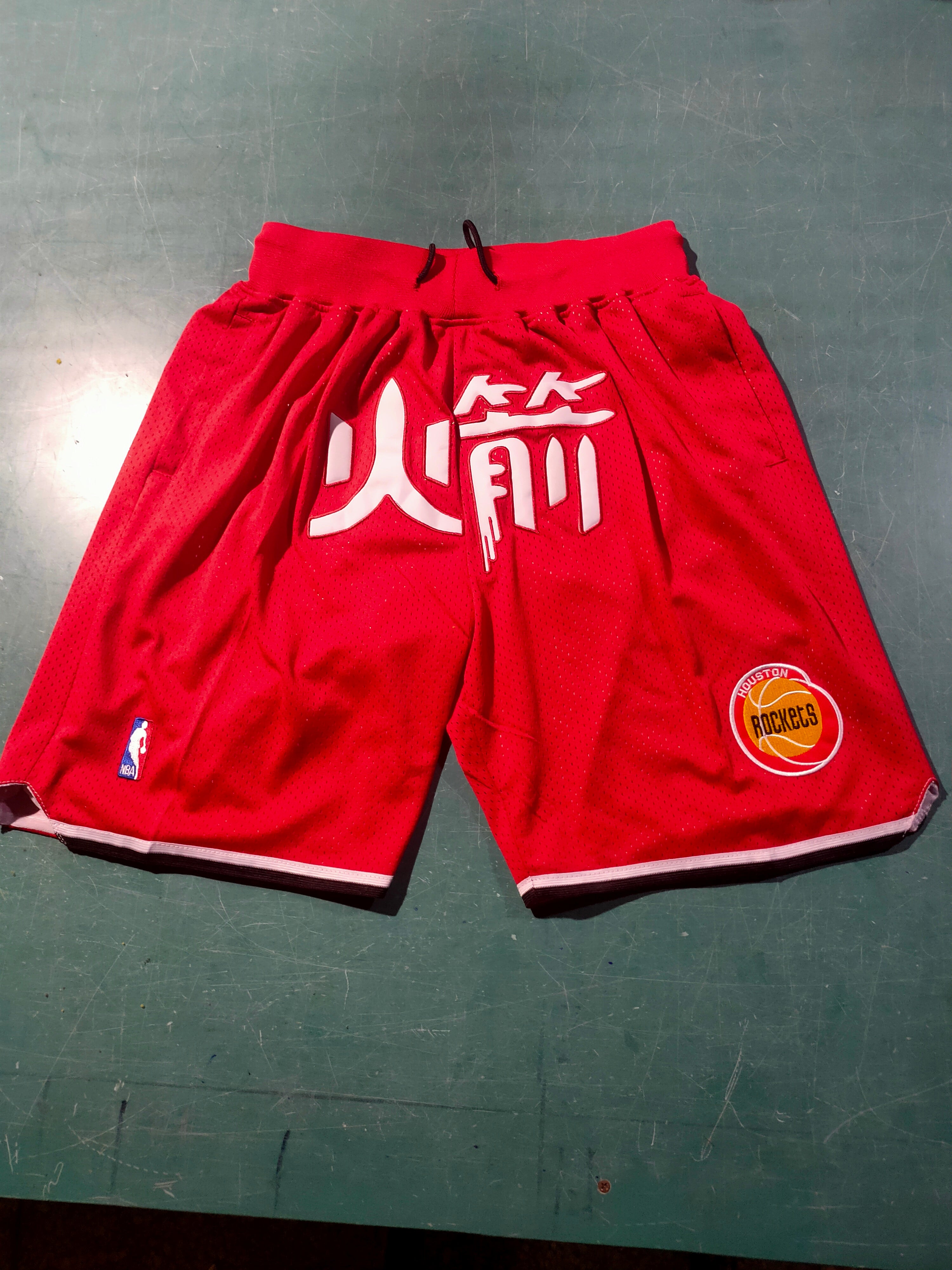 Short rouge des Rockets