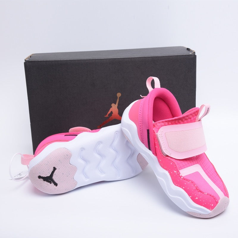 Chaussures Jordan requin rose