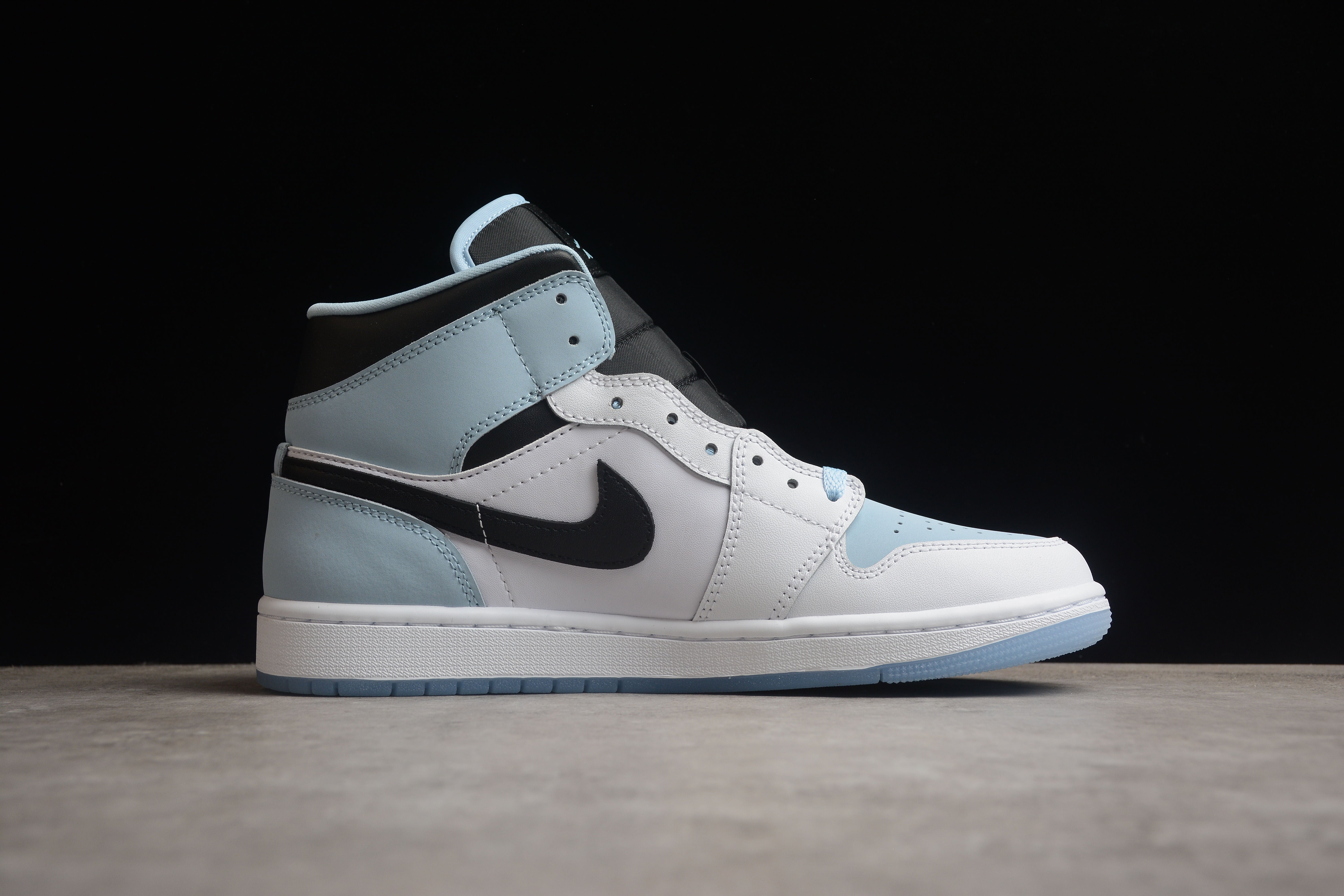 Air jordan high baby blue