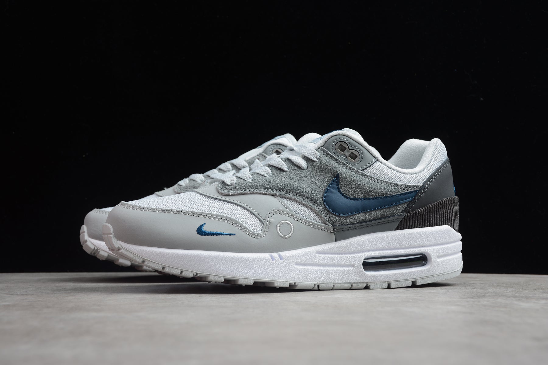 Nike Air max 1 grey