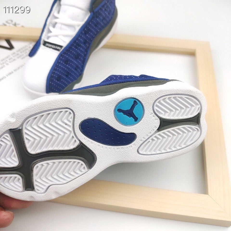 Chaussures Air Jordan 13 Retro BP blanches et bleu marine
