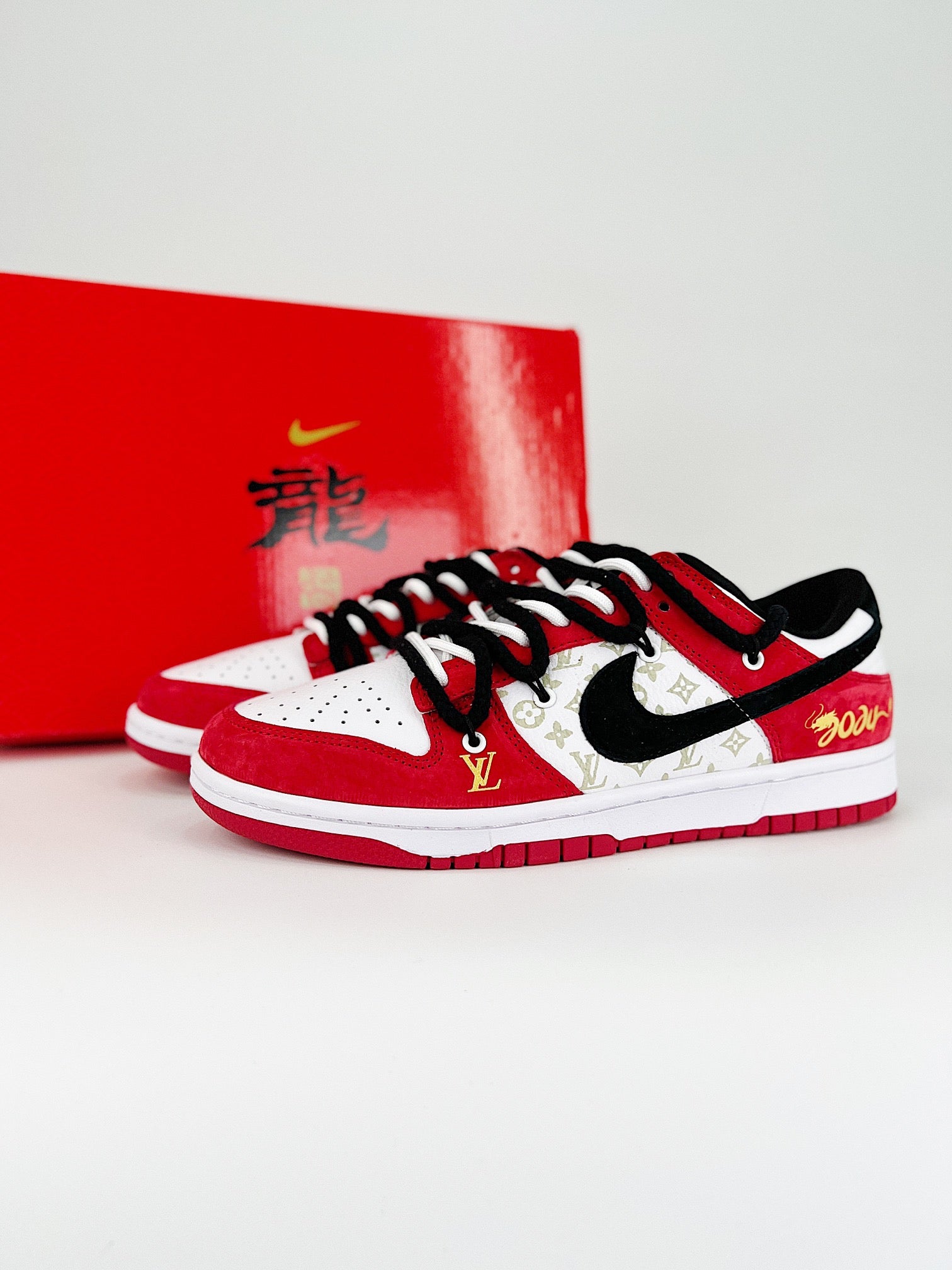 NIKE DUNK LOW RETRO SB & LV
"RED  "