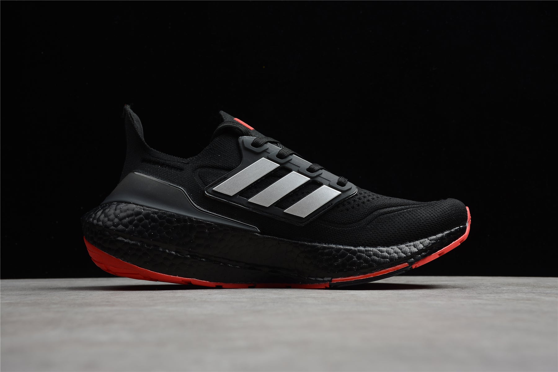 Chaussures Adidas ultraboost rouge noir