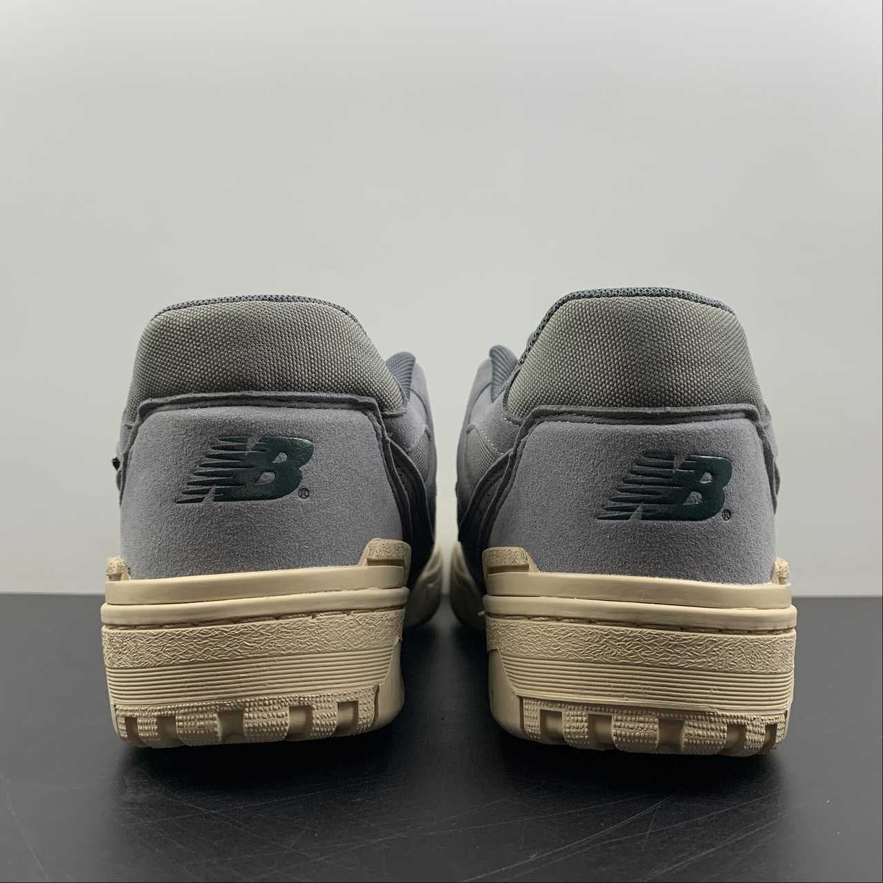 Chaussures NB 550 full grises