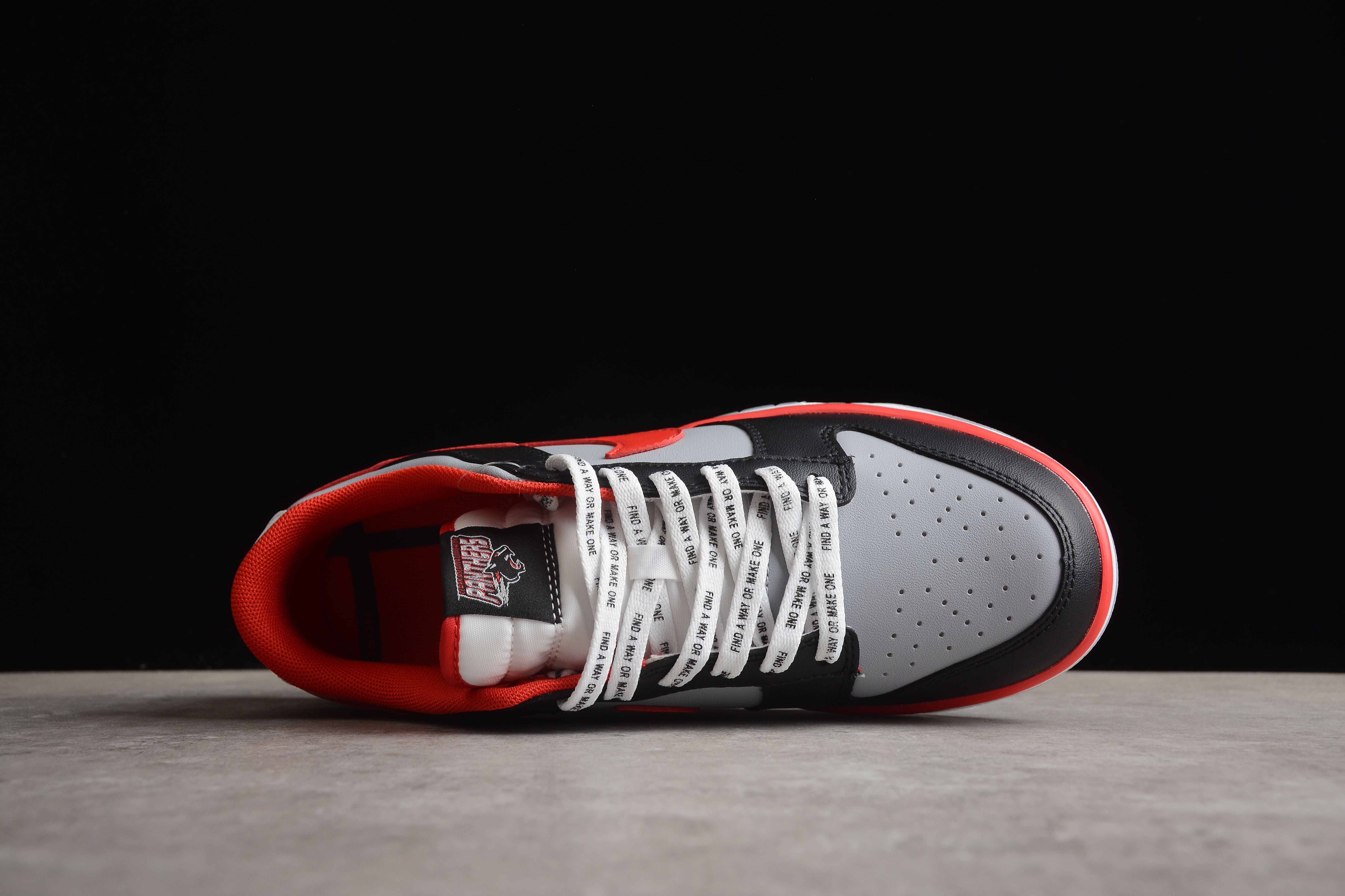 Nike SB dunk low grey/red shoes