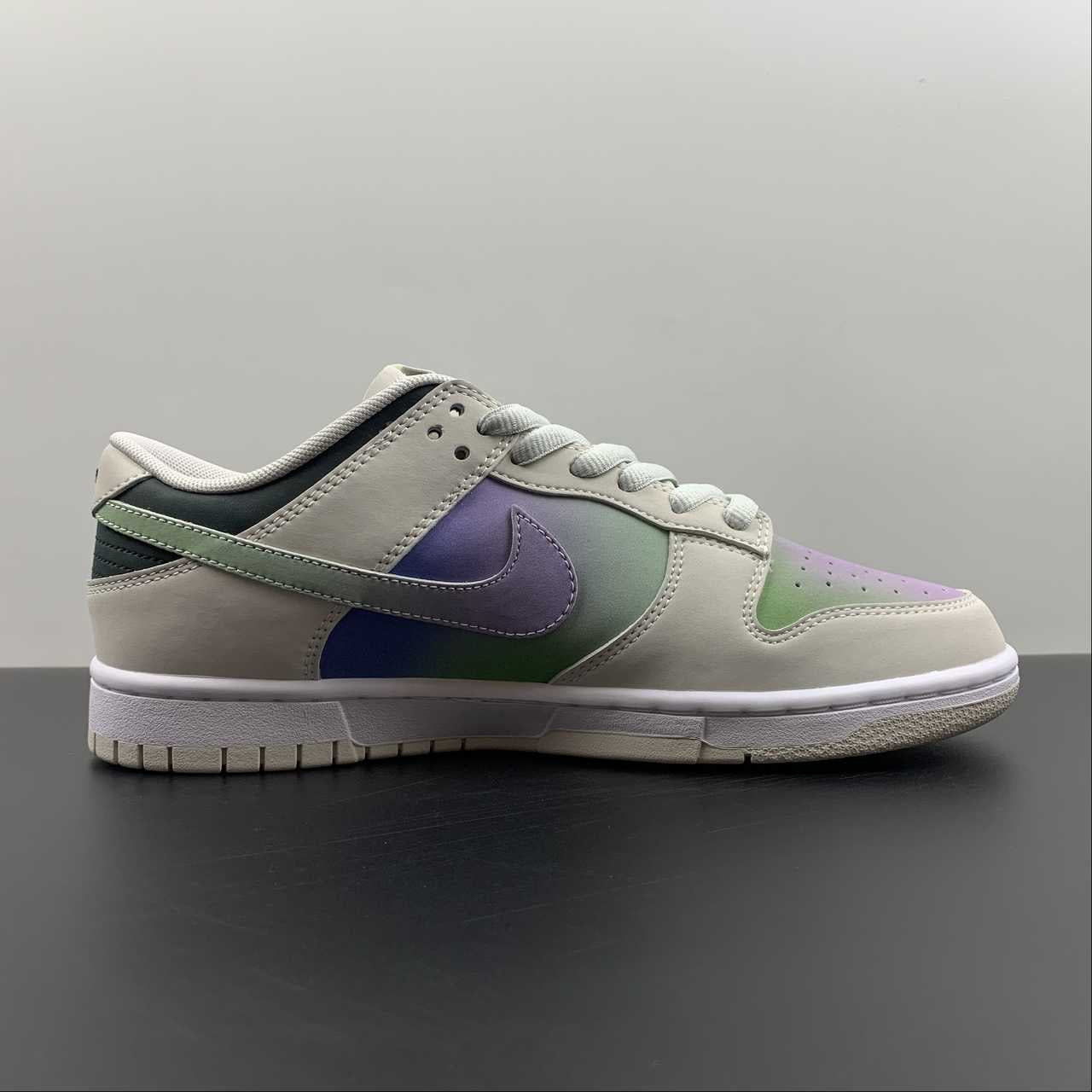 Nike SB low dunk uv light shoes