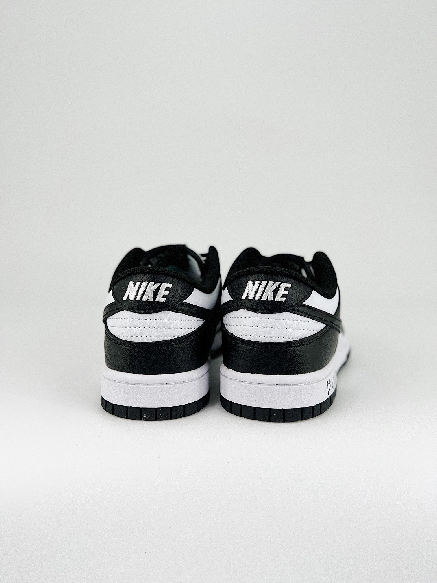 NIKE DUNK LOW RETRO SB 
" Black white"