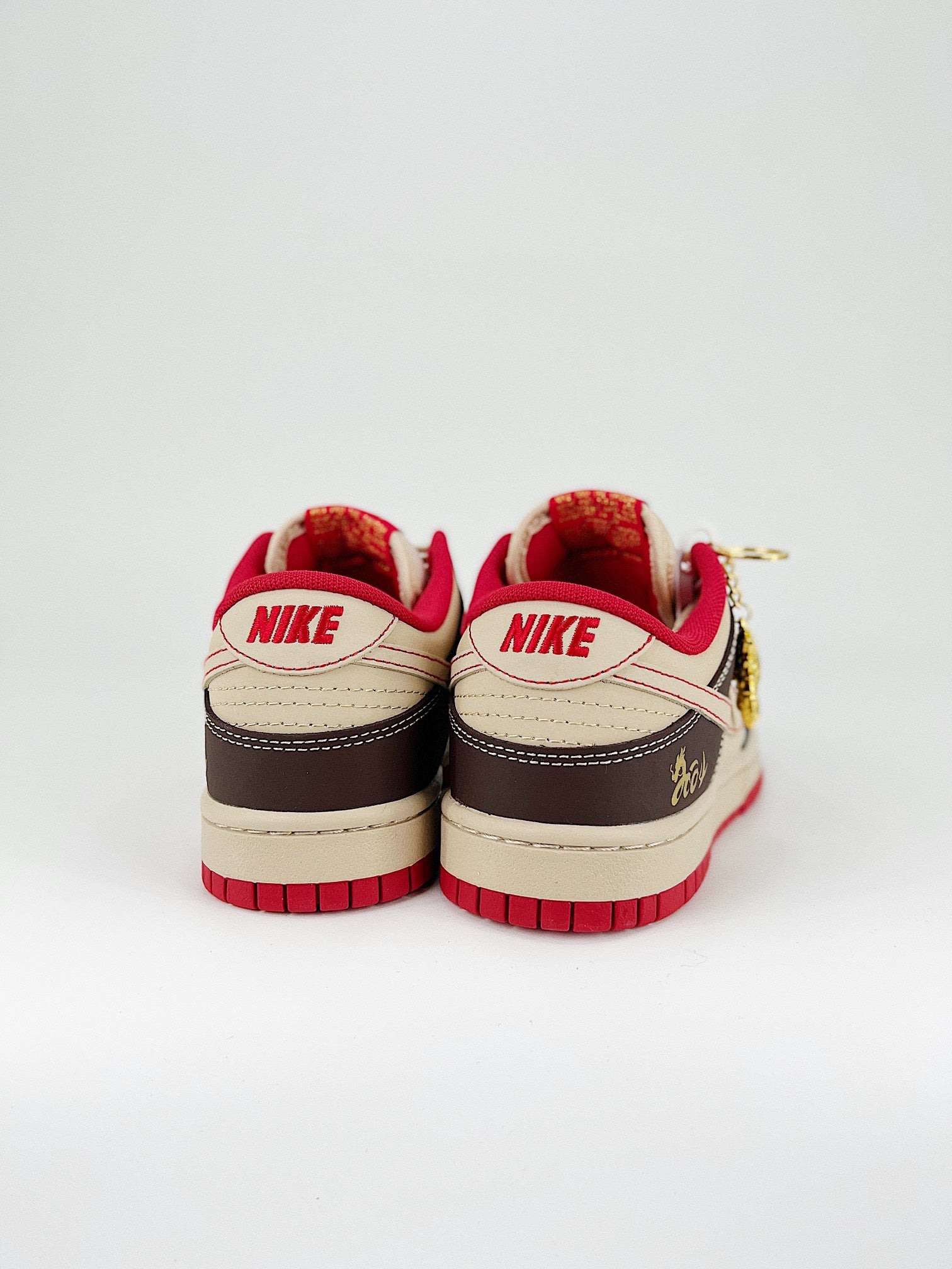 NIKE DUNK LOW RETRO SB 
" Brown red beige"